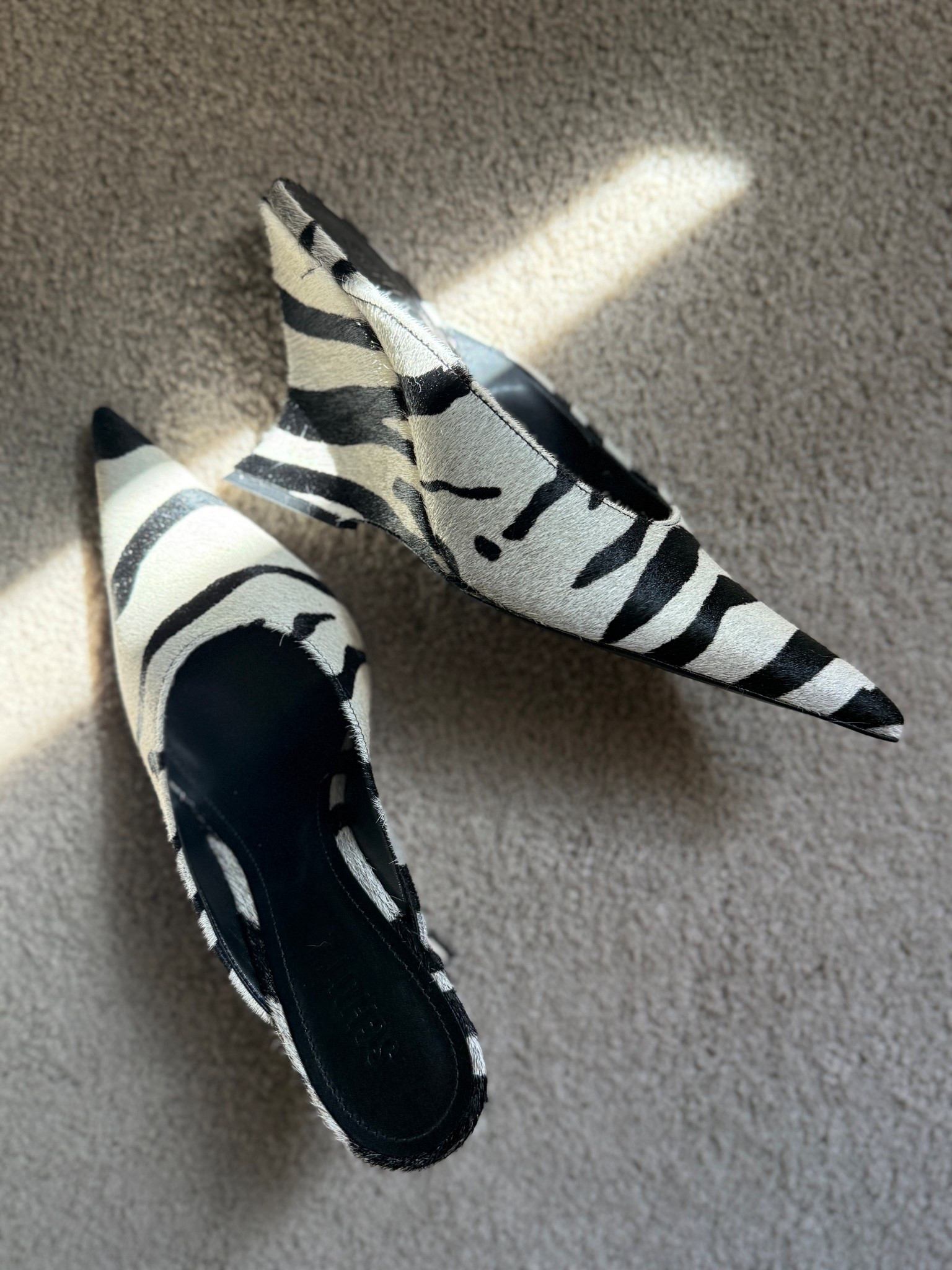 Fantastic zebra shoes from @Revolve 