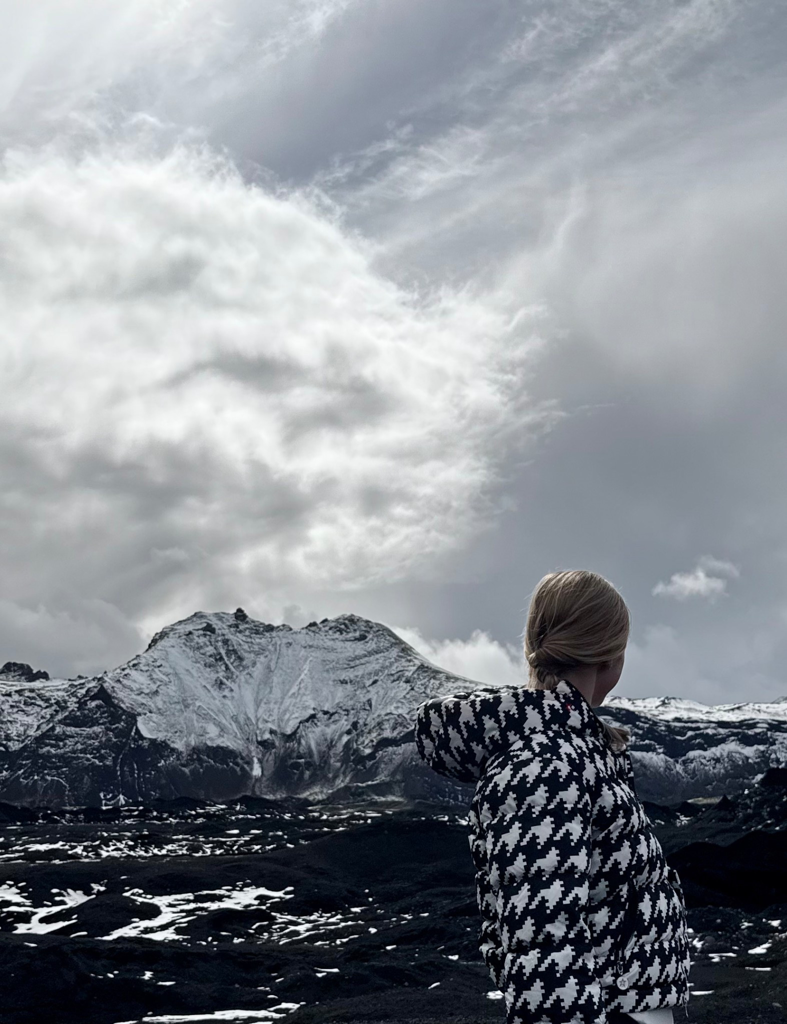 Iceland Hike ❄️

Houndstooth print
Houndstooth coat
Black coat
Houndstooth puffer
Printed puffer
Statement coat
Statement jacket
Perfect moment puffer
Perfect moment jacket
Winter coat
Ski jacket
Ski coat
Ski outfit
Iceland outfit
Winter style
Winter clothes
Winter outfit
Iceland look
Iceland style

#LTKStyleTip #LTKTravel