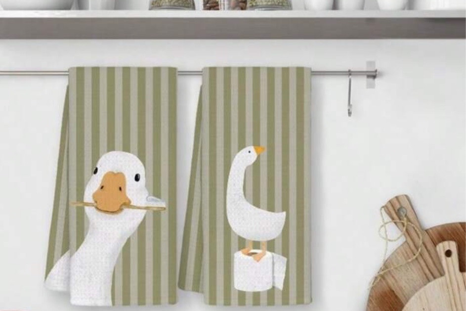 The CUTEST goose kitchen or bathroom towels!! 