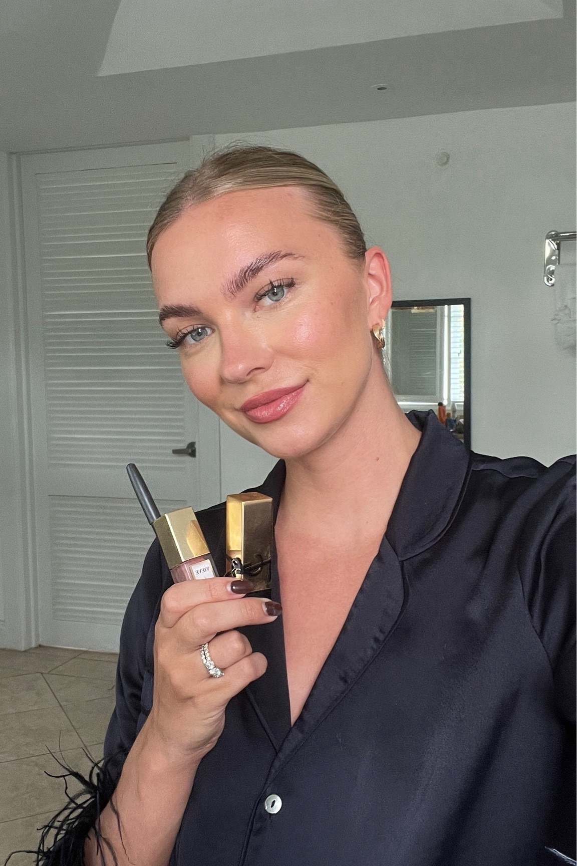 My go to pinky nude lip combination
Nude pink lipstick n5 YSL
Nude lipliner whirl mac  
Nude gloss Vieve in Rosa 

#LTKGift