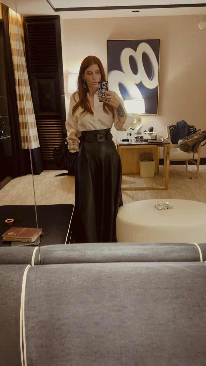 I brought the ranch to Vegas🤠 Last night’s look is one of my favs of the trip - iconic and classic that can take me lots of places.