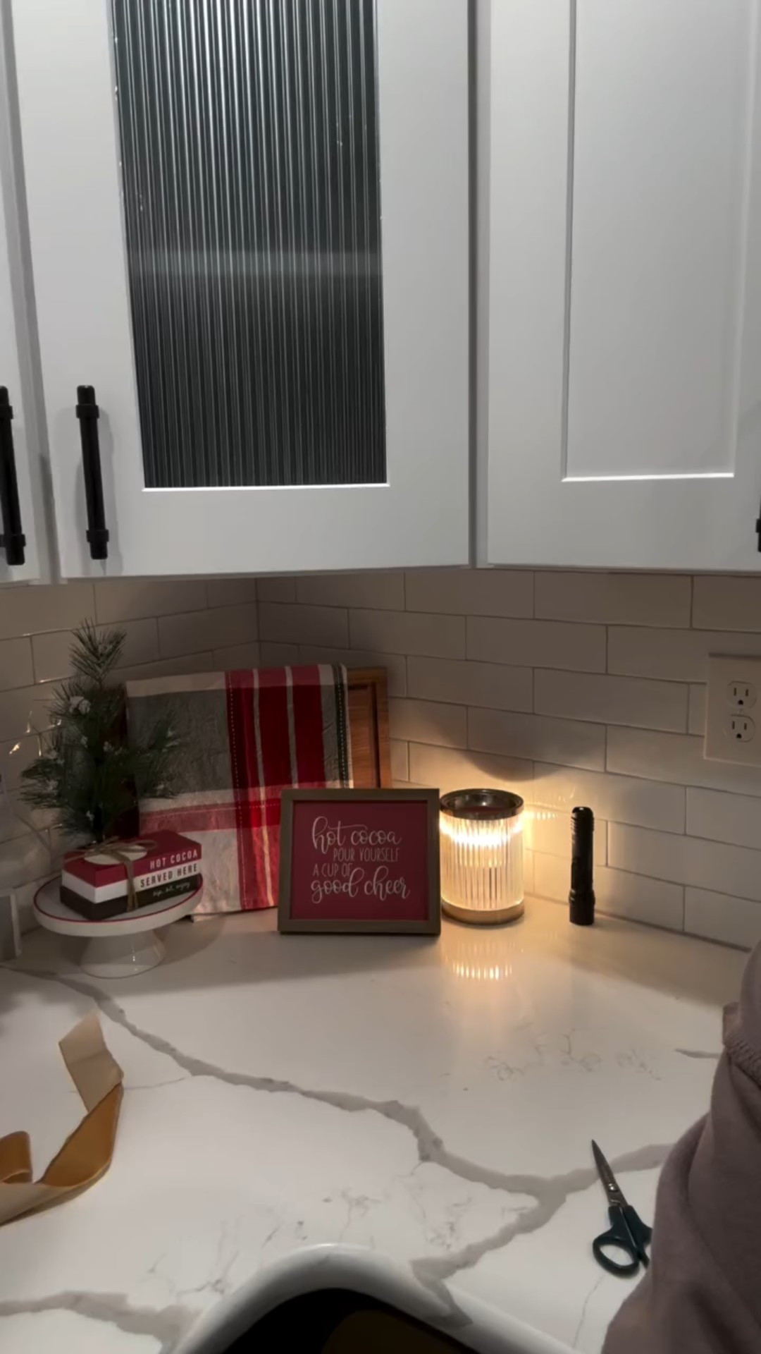 Pause, rewind, + replay for the perfect Christmas B🎀W!



