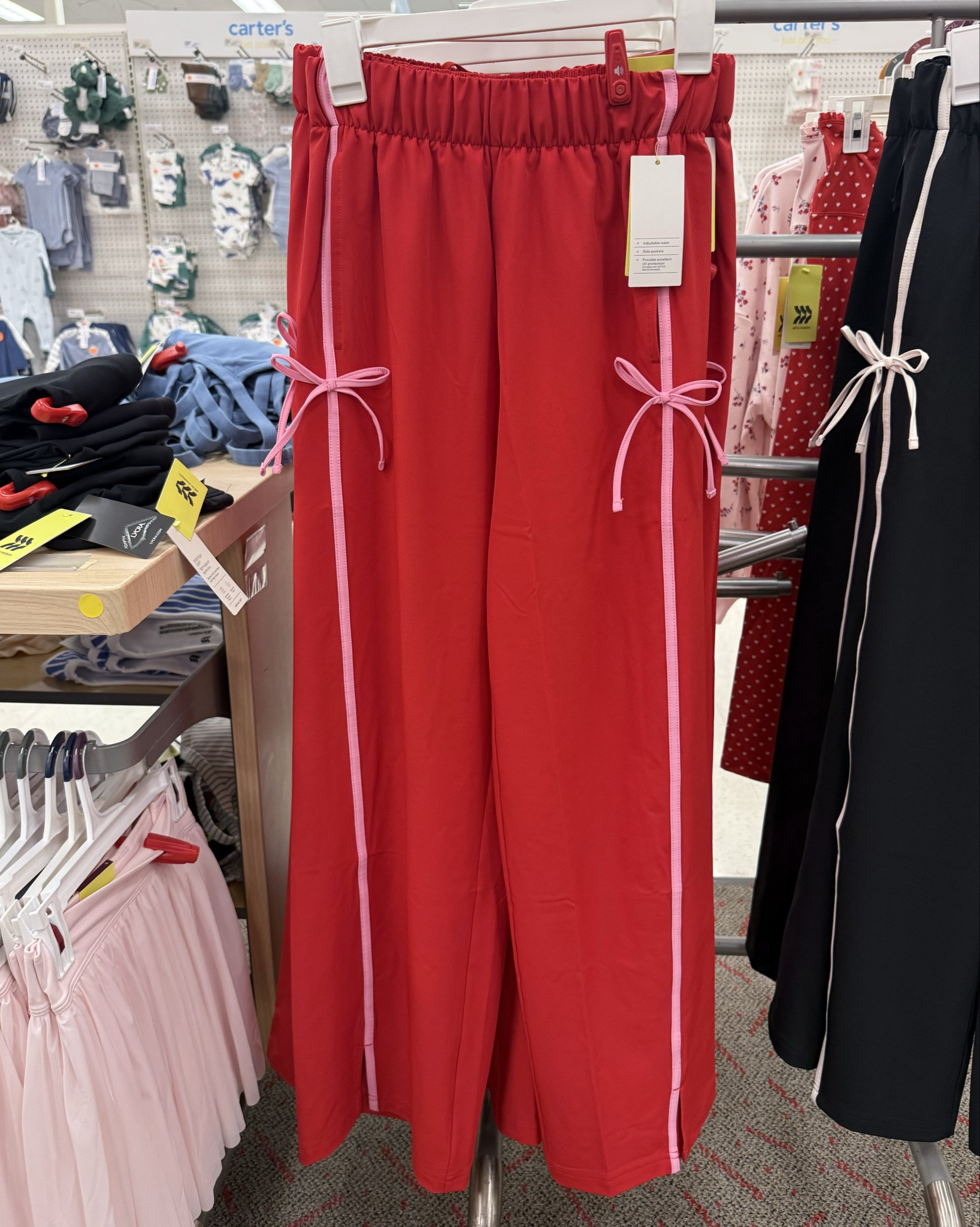 Omgggggggg!!!! I love these pants!!! The little pink bow details is so cute 🥰🎀



#widelegpants #redsweatpants #bowpants#valentinesday #vday #outfitinspo #vdayoutfit#hearthoodie #graphicsweatshirt #taget 

#LTKValentine
