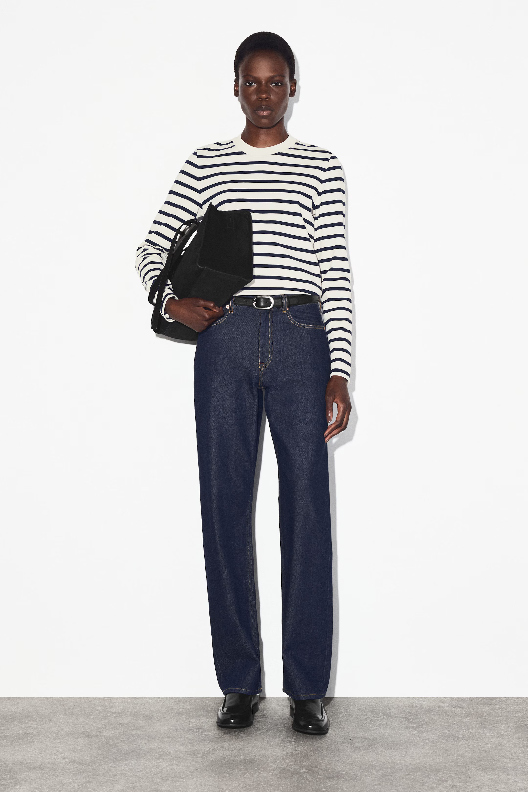CLEAN CUT REGULAR LONG-SLEEVED T-SHIRT - NAVY / STRIPED | COS GB | COS UK