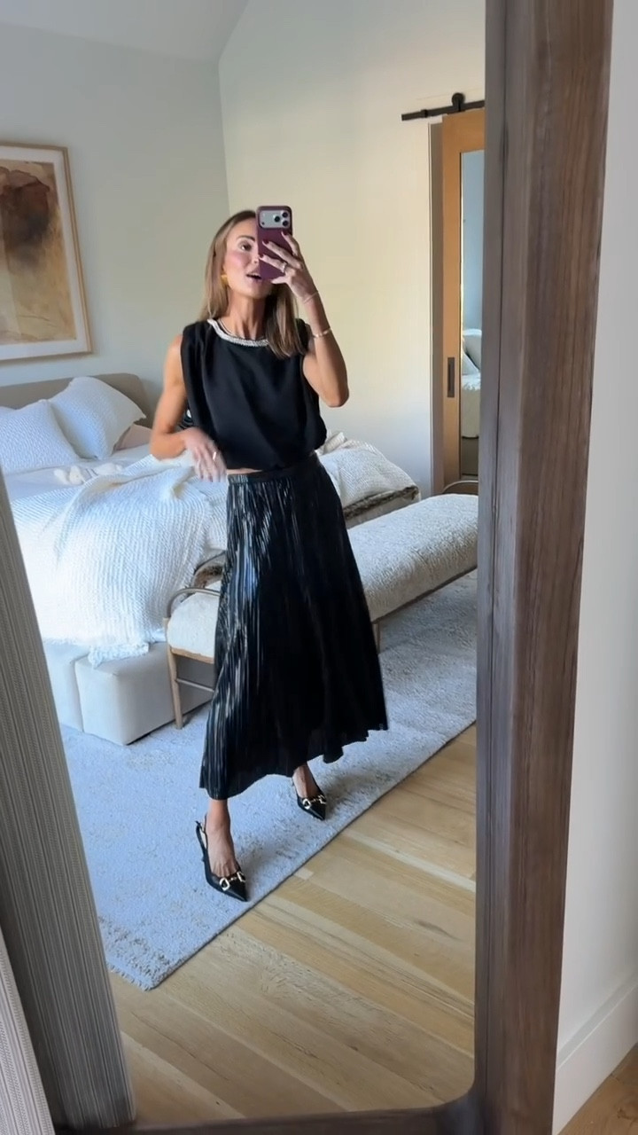 love how chic + versatile these two pieces are! ✨ skirt runs big / top runs tts 🤍

use code LAUREN30 for 30% off site wide at anthropologie! 😍