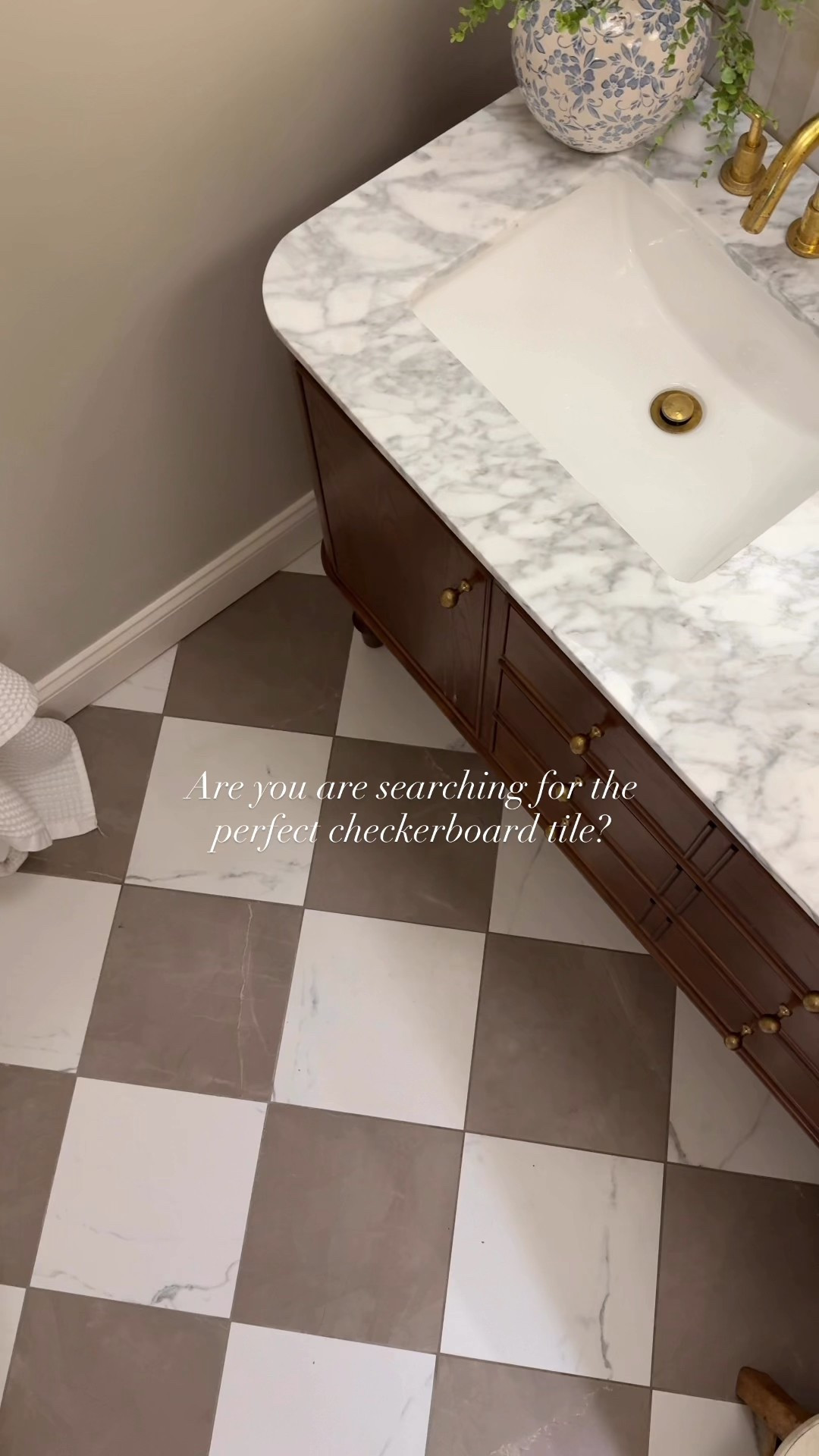 🖤🤍 A timeless pattern with a playful twist — I used the Leona 12x12 Checkerboard Matte Tiles from Edward Martin in my kids’ bathroom, paired with Prism Walnut grout for the perfect touch of contrast. Classic, clean, and full of character.