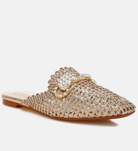 Woven mules - ON SALE, metallic weave! 


#mules #wovenmules #metallicmules #wovenshoes #springshoes @Target 
#LTKSaleAlert 

#LTKSeasonal #LTKOver40 #LTKU
