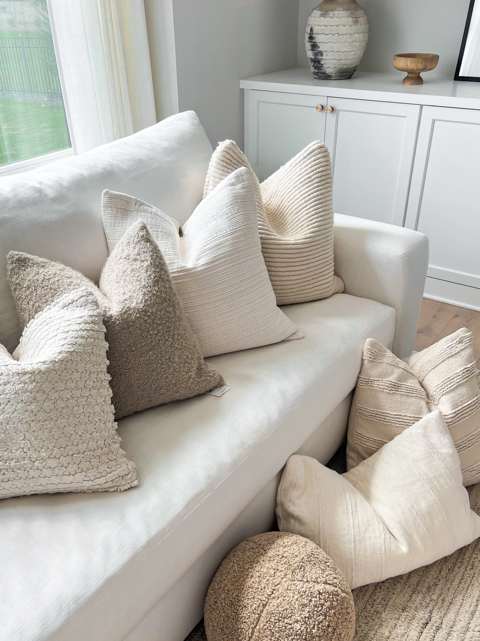 I added a few new throw pillows, I’m loving all the neutral textures! 

Neutral throw pillow 


#LTKHome