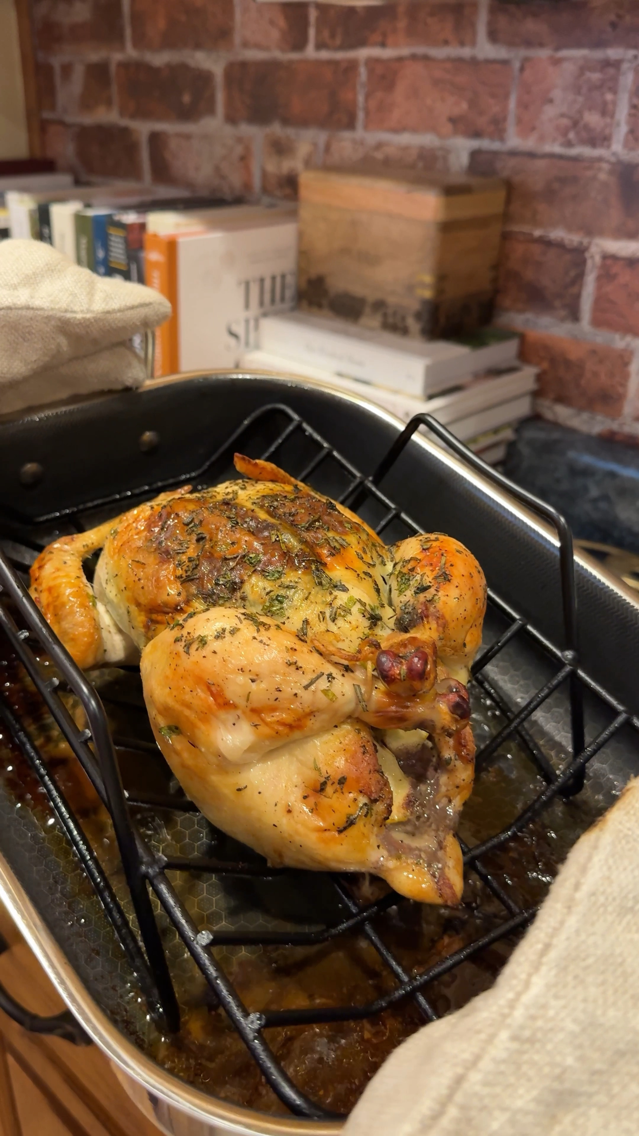 #AD | i roasted my first ever whole chicken! 🐓 this was a breeze thanks to this small roasting pan from @HexClad along with their carving board!

stainless steel & non-stick, easy to clean up, and sturdy — i cannot recommend this enough! the carving board also has a chopping side and a tray to use on either side for scraps/juices!

several of their pieces are on sale for black friday {including the larger version of this pan} ♥️ i’ve rounded them all up for you in my @shop.ltk {link in bio}

#Hexclad

#LTKGiftGuide #LTKHome #LTKCyberWeek