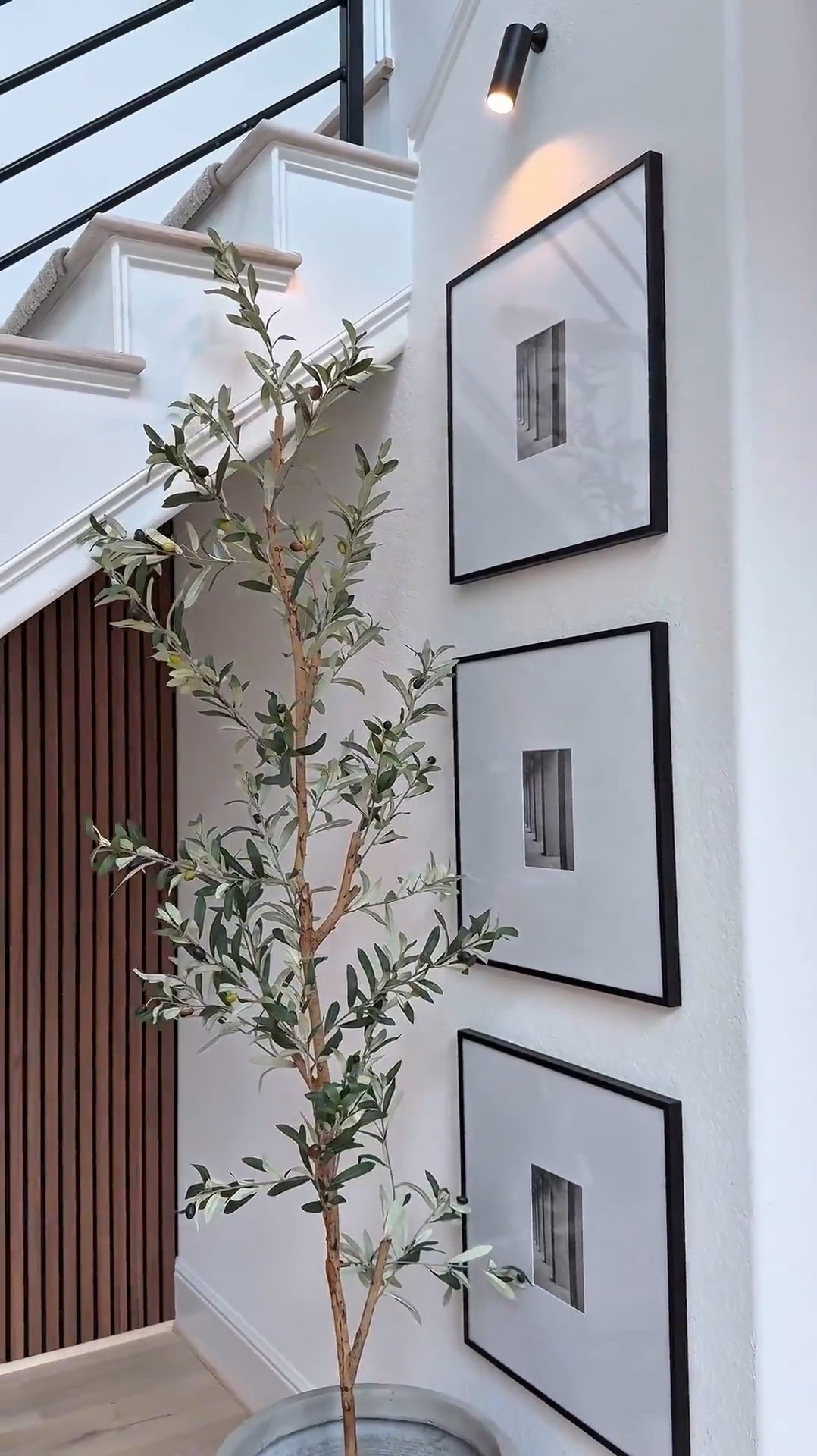 These frames are exactly what I was looking for! Wanted large pieces that look high-end and classy but didn’t want to empty my wallet – and BOOM, found the perfect match 🙌 Size is spot-on and quality looks fantastic so far. Total value for your money – you NEED these for your space!

#LTKHome #GalleryWall #HomeDecorFinds #BudgetFriendlyDecor #WallArt #HomeStyling
#LTKStyleTip

#LTKSaleAlert #LTKHome