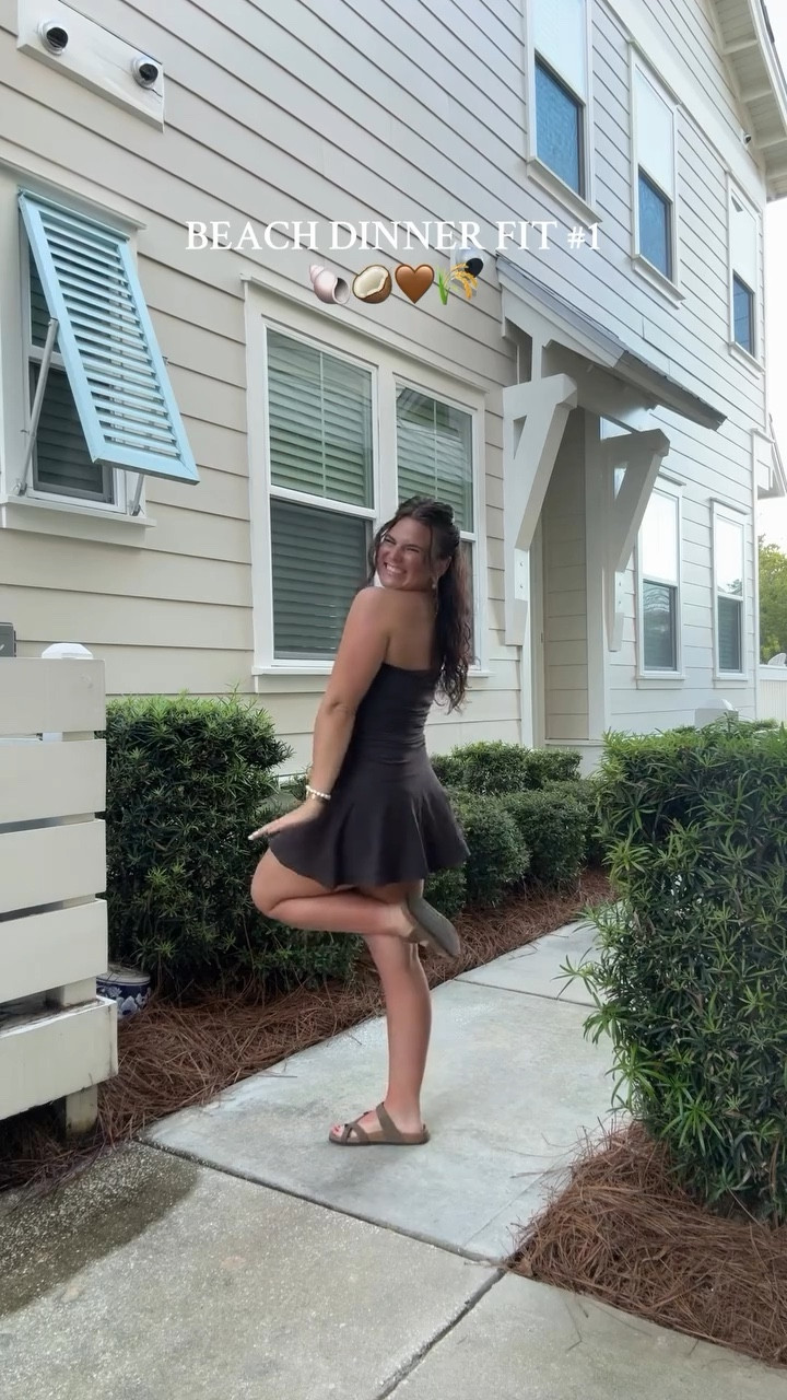 Trying to be more casual with posting this summer so prepare for a whole bunch of just random summer content 🤭🐚 also LOVE this dress from @aerie !! Had built in shorts & pockets. I’m sold 🤝🏼 #teachergram #summerteacher #beachoutfit #beachfits #teachersonsummerbreak