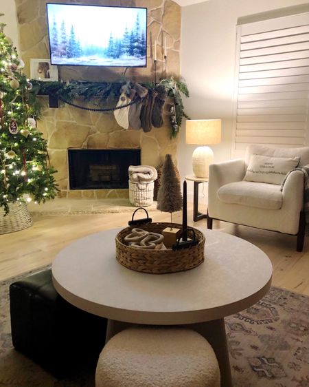 #homedecor #holidaydecor #interiordesign #livingroominspo #christmasdecor 

#LTKHoliday #LTKhome #LTKstyletip