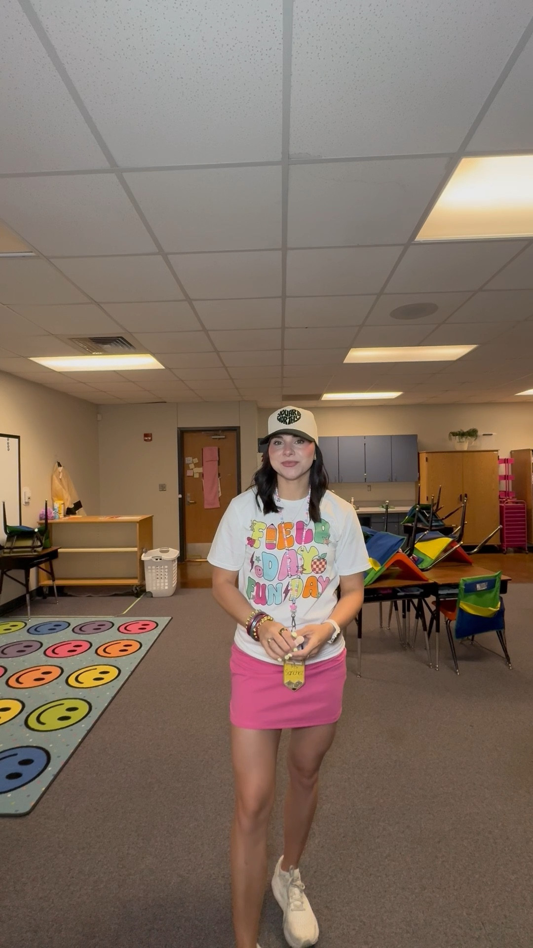 Field day vibes are here! 🌟🏃‍♀️ Dressed for action to cheer on my amazing students and make some unforgettable memories. Let’s play hard and learn even harder! 🍎💪



 #teacherlife #fieldday #ootd #teachervibes #amazonfashion #teachergram #ltkit