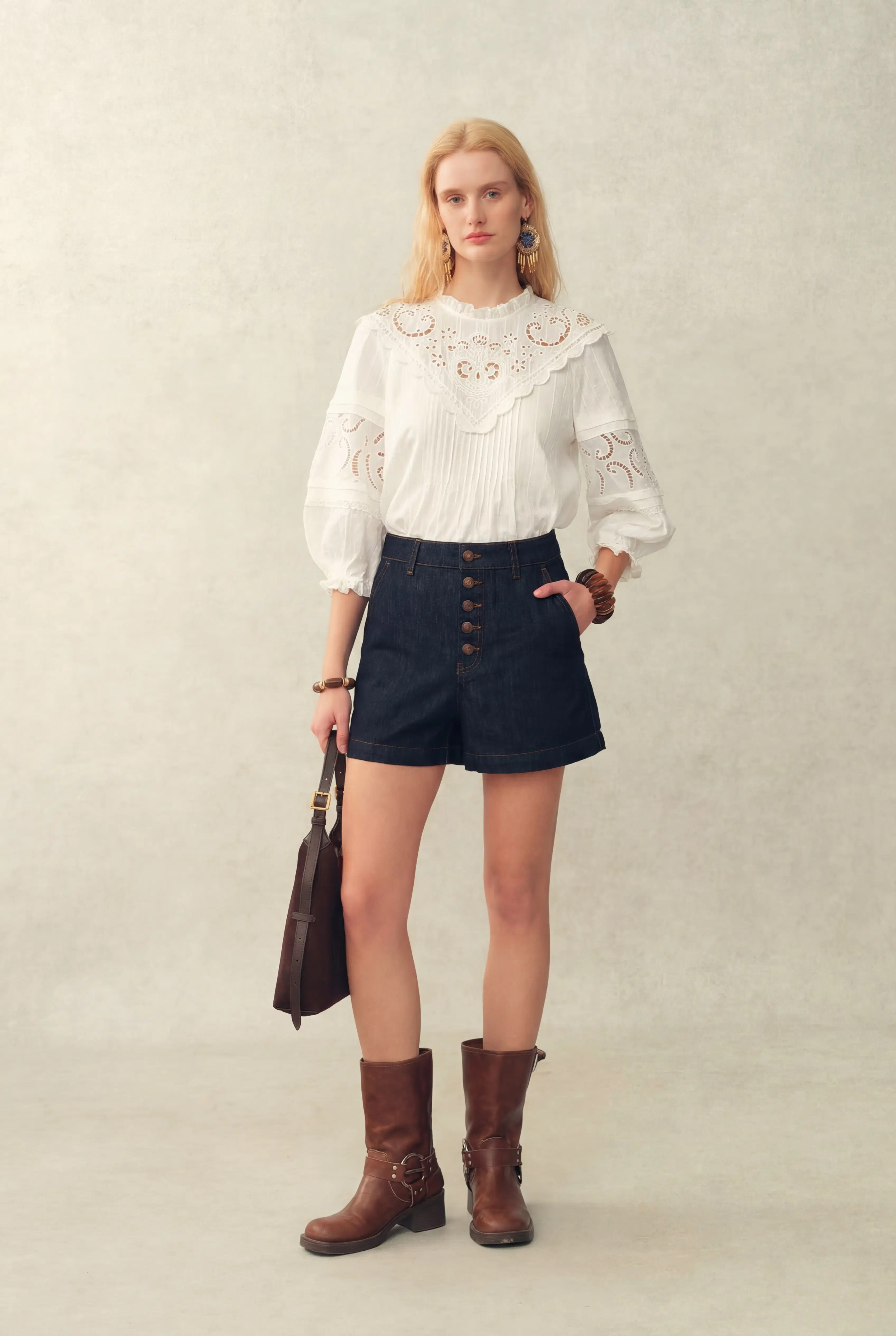 Iris V-Seam Embroidery Puffy Sleeve Blouse in Cotton Jacquard | Fabrique
