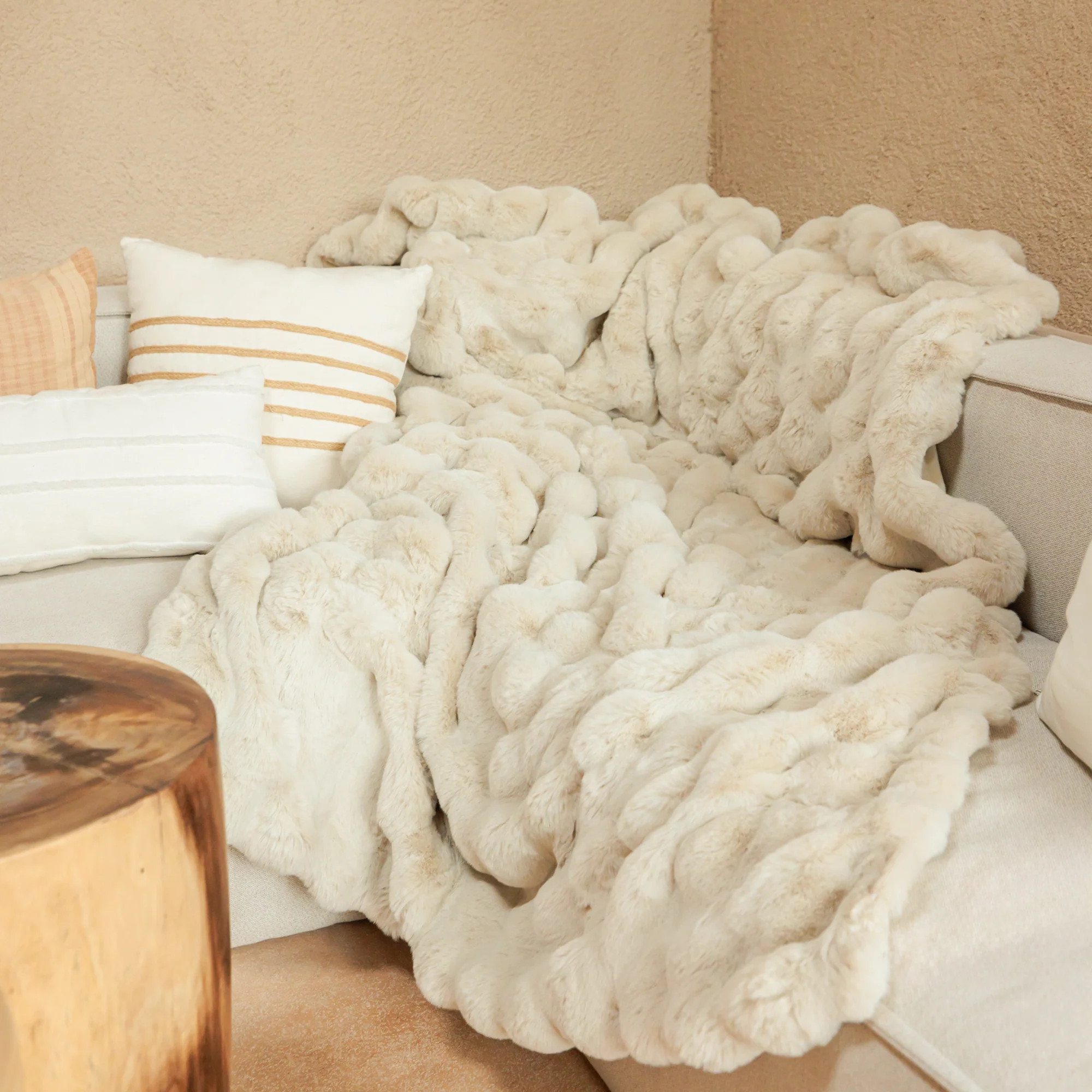 Plushie Faux Fur Blanket | Aeptom