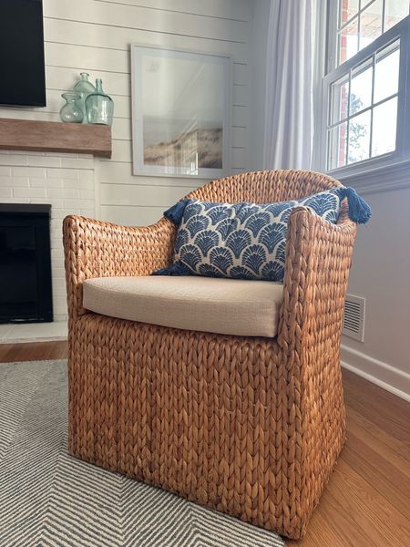 Coastal living room
Seagrass and rattan chairs blue coastal rug 
