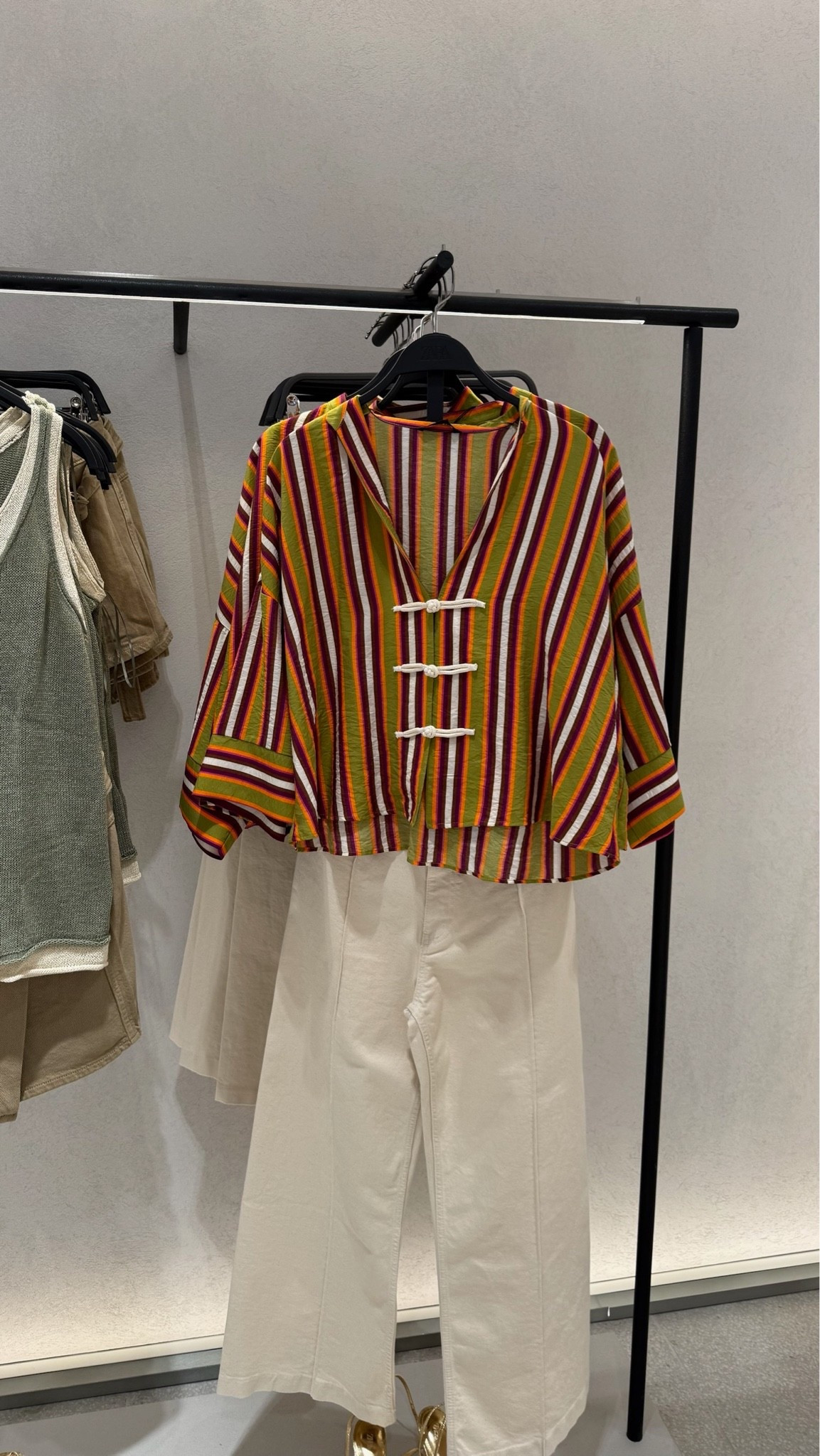 Striped tunic top with clasp! Ideal for elevated casual outfits!

#LTKootd
