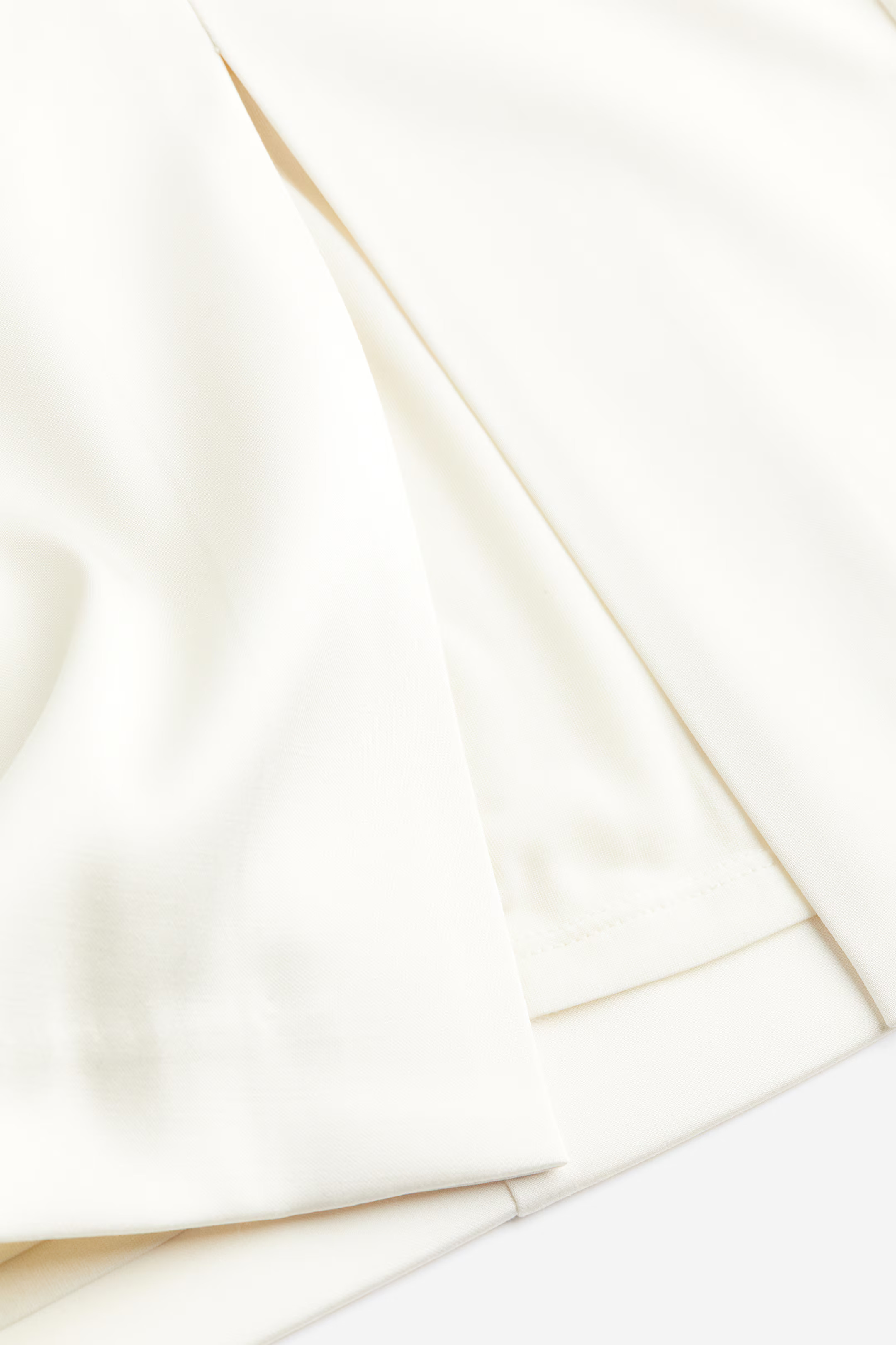 Pencil skirt | H&M (UK, MY, IN, SG, PH, TW, HK)