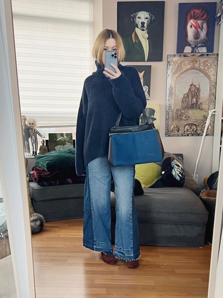 Another win from Gap. These jeans are fun and reminiscent of the ones I used to make myself in the early 00s.
Bag is secondhand  
. 
#winterlook  #torontostylist #StyleOver40 #oldceline #secondhandFind #fashionstylist #slowfashion #FashionOver40  #MumStyle #genX #genXStyle #shopSecondhand #genXInfluencer #genXblogger #secondhandDesigner #Over40Style #40PlusStyle #Stylish40


#LTKover40 #LTKstyletip #LTKitbag