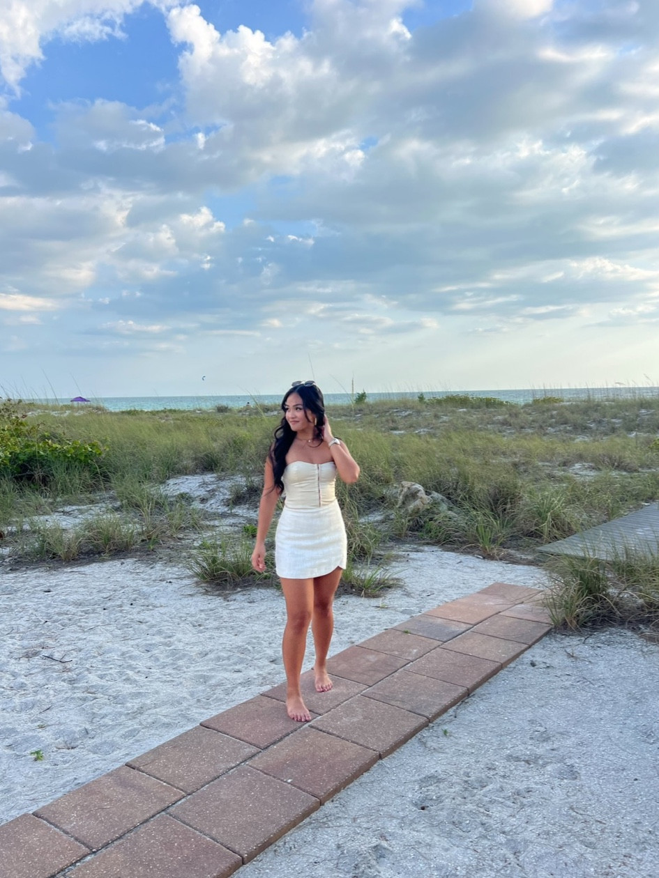 A fun beach day look in Abercrombie 🤍 Linked similar!
