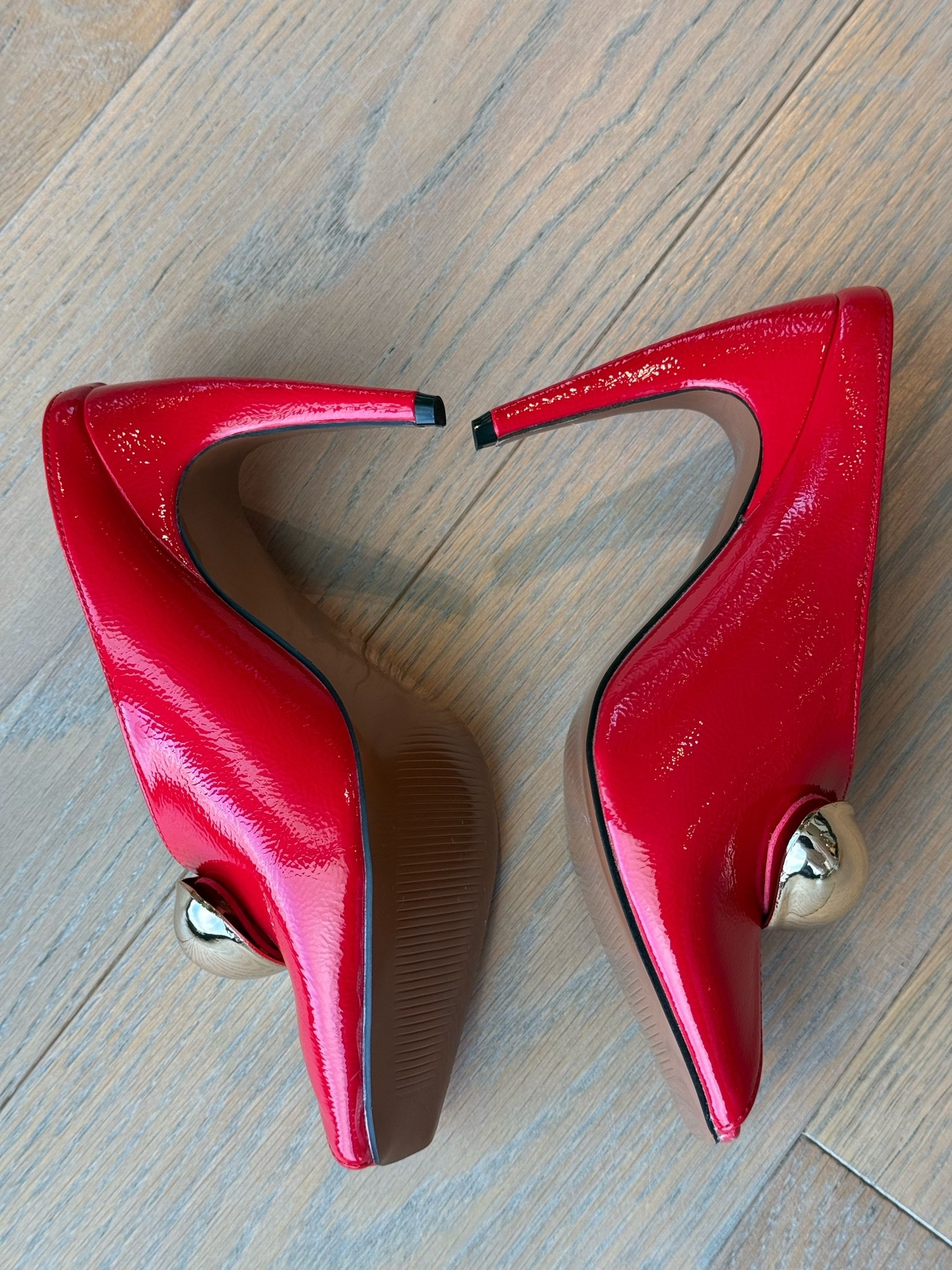 Y’all, look at these Amazon heels! 😍 These red patent leather mules with gold statement hardware are giving designer-inspired fall fashion! Perfect for dressing up denim, trousers, or a chic holiday outfit. Such a fun pop of color for your wardrobe! ❤️