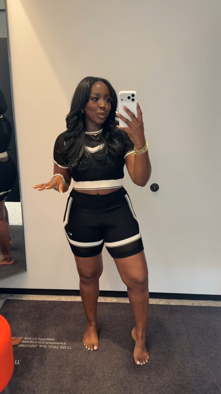 How about the hanger said that these shorts were large, but I just realized that I was trying on a size small. 🫠 Don’t you hate when that happens?! Anyway… This is a cute outfit and I could certainly use a large or maybe even a medium in the shorts. #NIKE #NikeWomens #SummerOutfit
