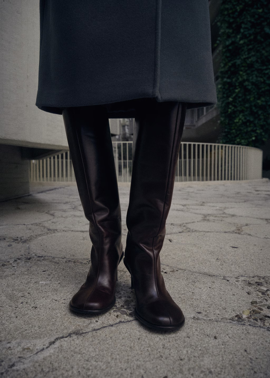 Hohe Lederstiefel mit Absatz | Mango EU