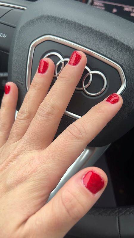 Red nails 

#LTKHoliday #LTKSeasonal #LTKfindsunder50