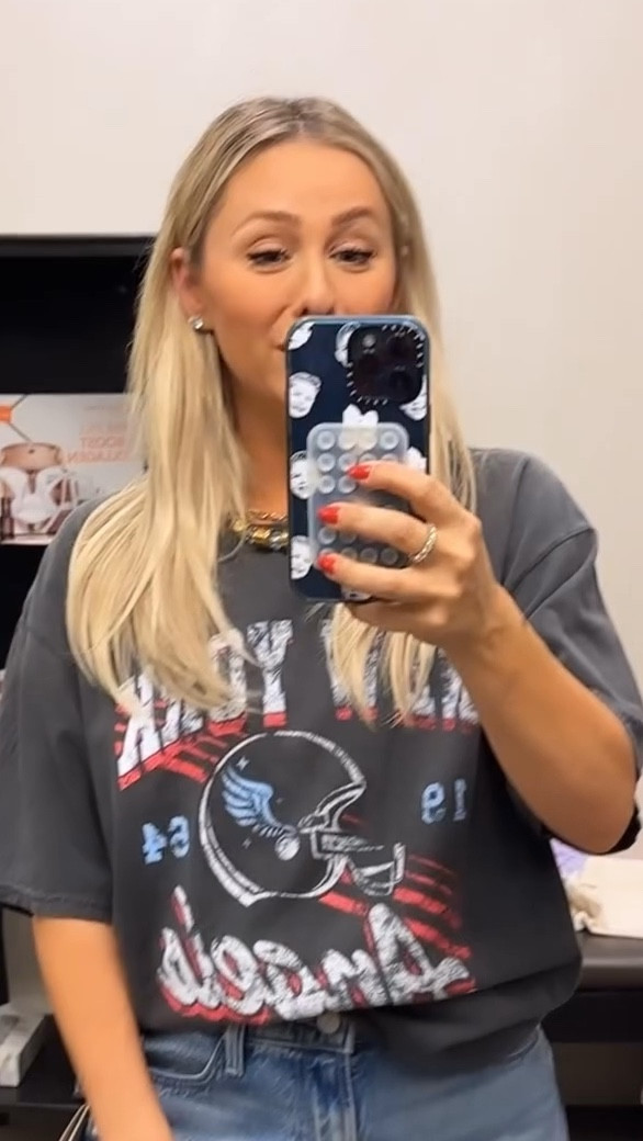 Nordstrom Sale Pick: New York graphic T and Mother jeans! ✨🙌🏼

#LTKxNSale #LTKStyleTip #LTKSummerSales