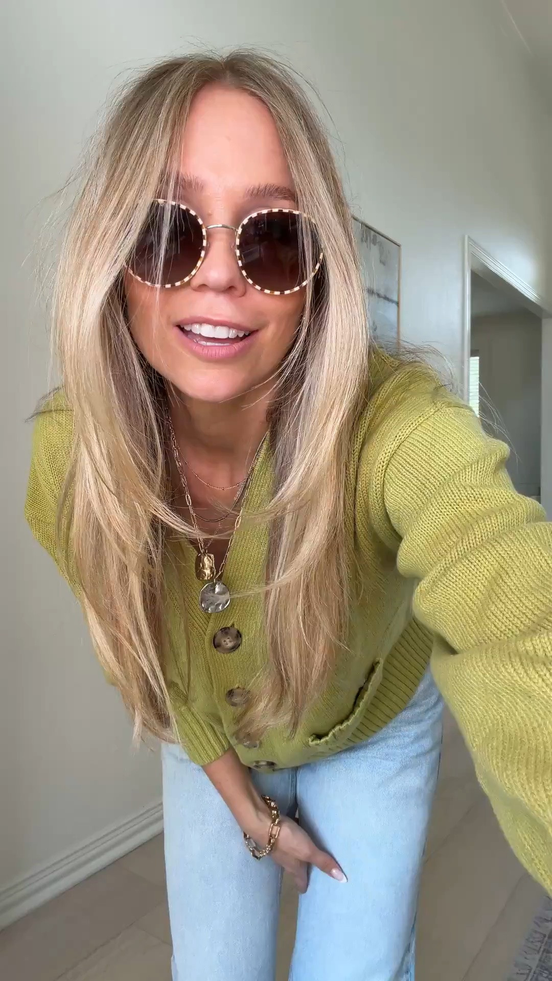 🤍Obsessing over the color of this sweater! It’s giving Free People vibes✨
Size up for a more boho fit!