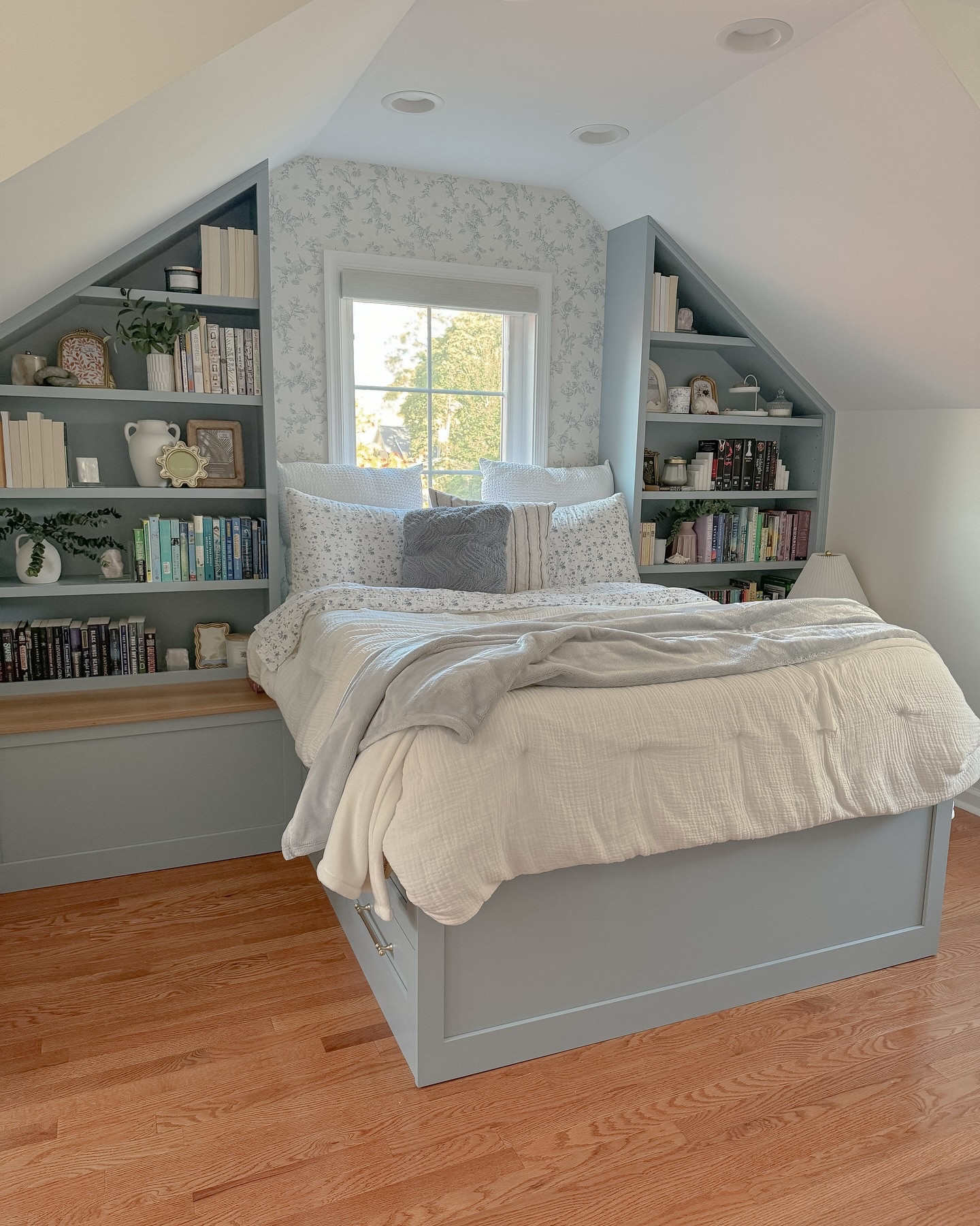 POV: You’re the eldest daughter and your room proves it.

🩵Built-in bed? Check.
🩵Drawers underneath? We love a sneaky storage moment.
🩵Built-in bookcases? For the aesthetic and the intellect.
🩵Custom blue everything? She’s got a theme.
🩵Desk for homework and glam time? Dual-purpose diva.
🩵A piggy bank that matches the room? She’s saving in style.

This dreamy attic makeover is just getting started—stay tuned for the full glow-up, including her very own bathroom. Because eldest daughters deserve their own kingdom in the sky.

Comment ATTIC for the links!

#AtticRenovation #TeenRoomGoals #BuiltInBeauty #BigSisterEnergy #InteriorGlowUp