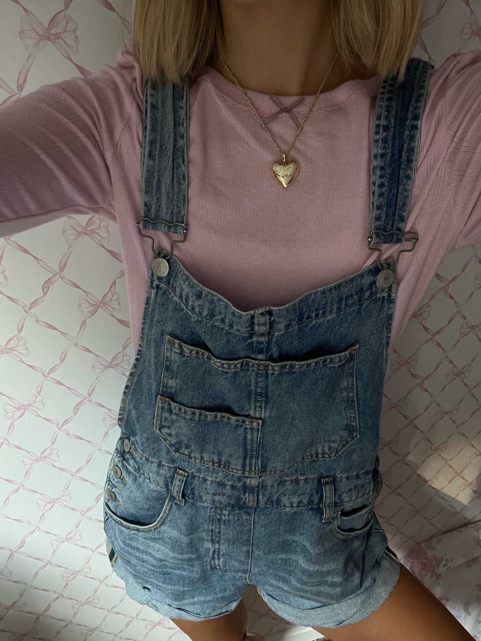 the cutest free people overalls! Love these🎀🤭

#LTKFallSale #LTKNYFW #LTKFindsUnder100