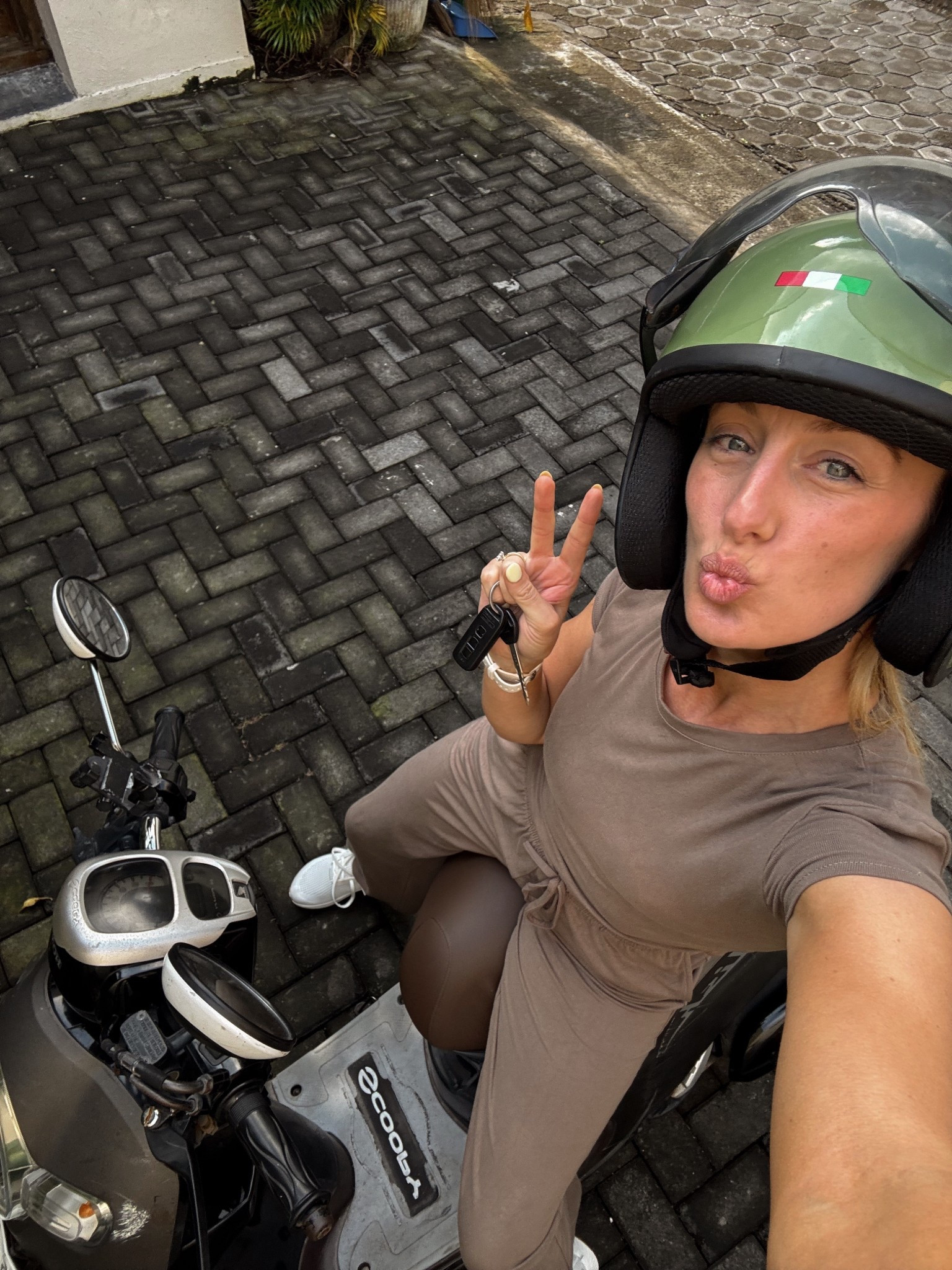 I have it in theee colors and it’s the best! 

Size XS \ 31” inseam

#LTKOver40 #LTKFindsUnder50 #LTKShoeCrush