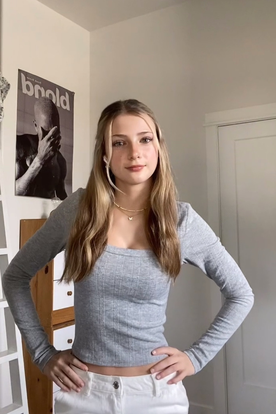 Grey long sleeved top for spring/summer 

#LTKstyletip #LTKfindsunder50 #LTKSeasonal