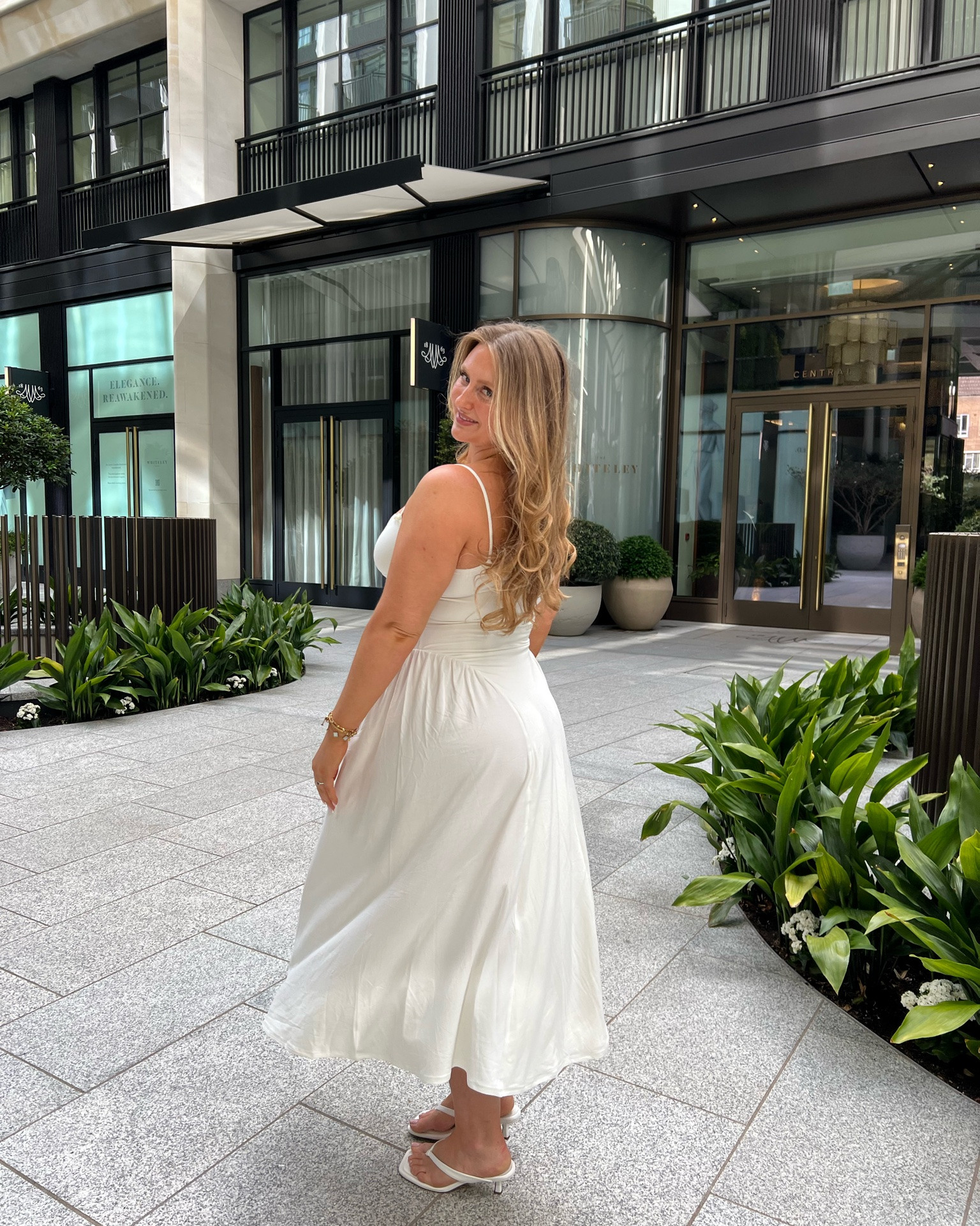 The stretchiest dress from top to bottom!! I’m wear a 14/L but could definitely do a M!! Never had so many compliments on a dress before 🤩😍🌸✨

#LTKdresses #LTKmidsize #LTKsummer