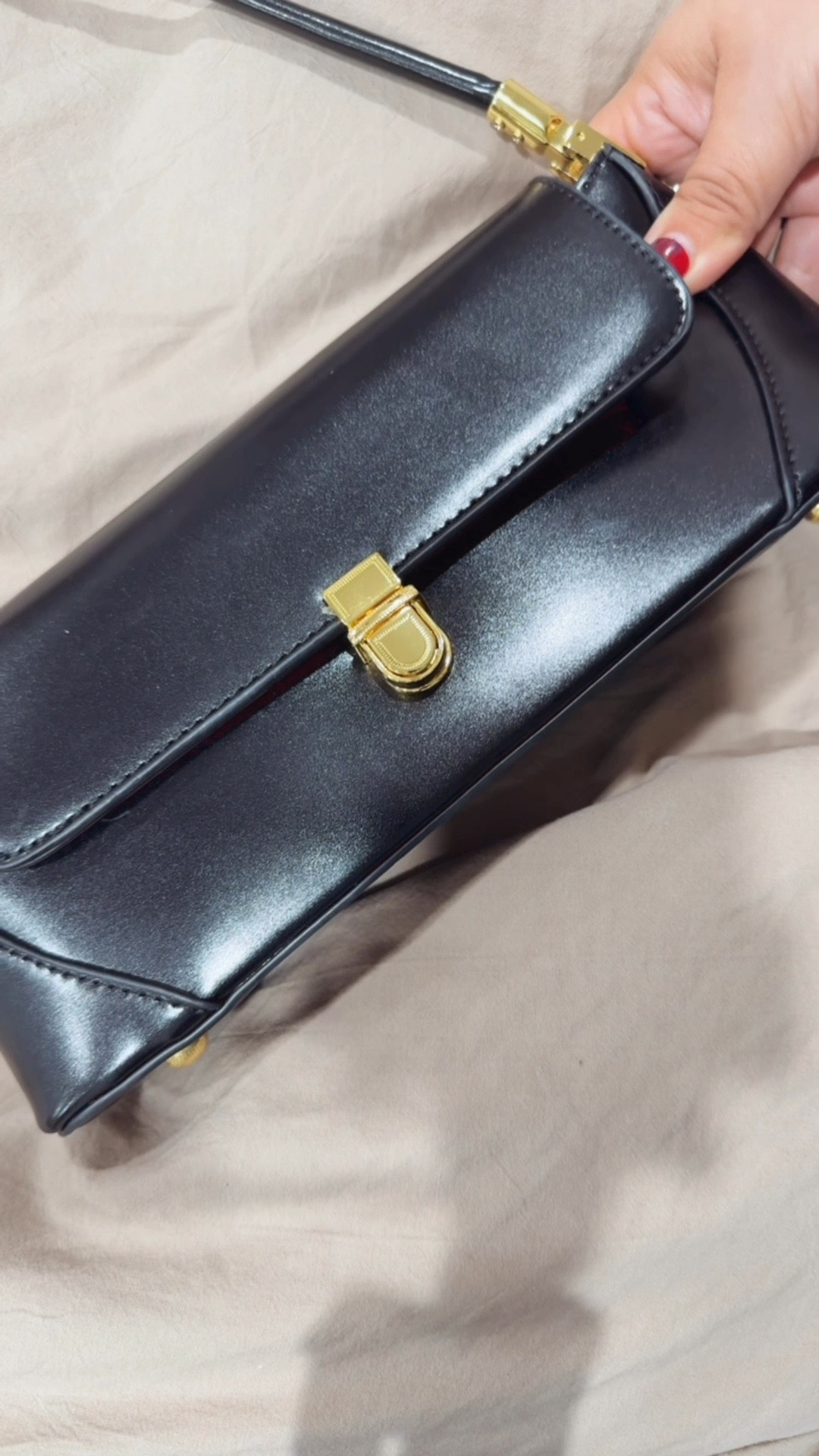 Holidays are here and this beauty is perfect for all your parties, events and everything in between 🫶🏼

#LTKSeasonal #LTKItBag #LTKFindsUnder50