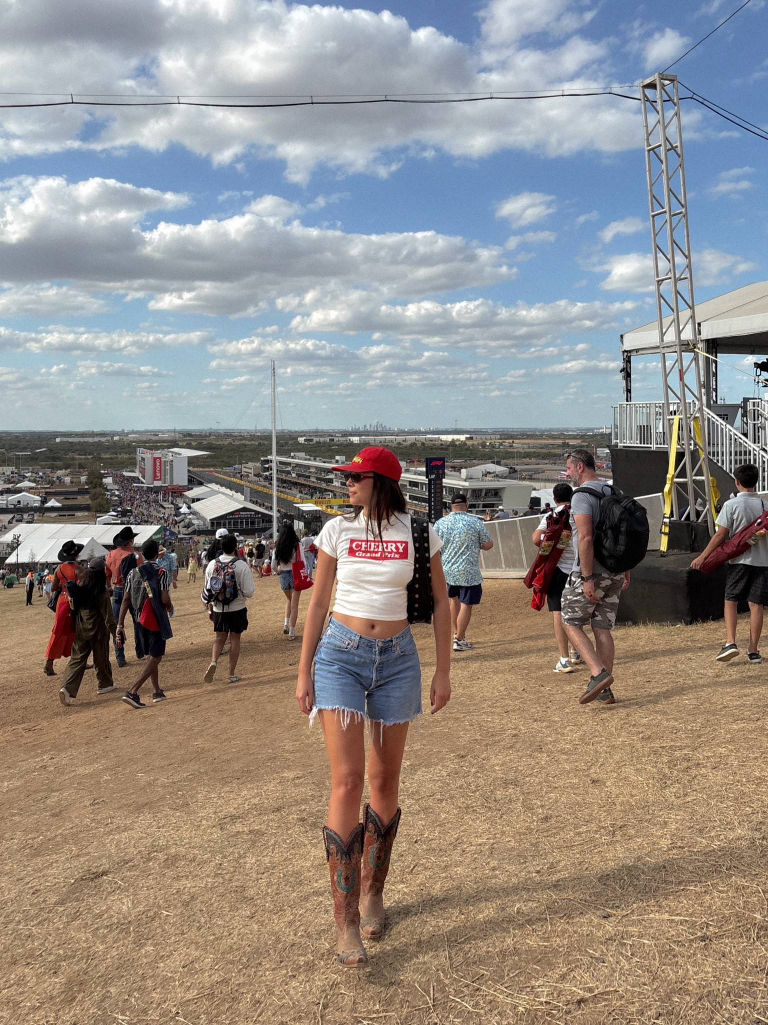 Hat - vintage (Depop)
Shorts - vintage Levi 501s
Boots - Allen’s Boots
Tee - cherry La