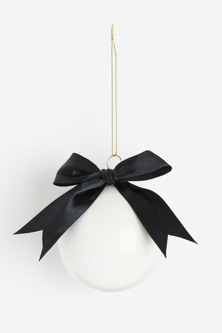 Glass Christmas bauble with a bow | H&M (UK, MY, IN, SG, PH, TW, HK)