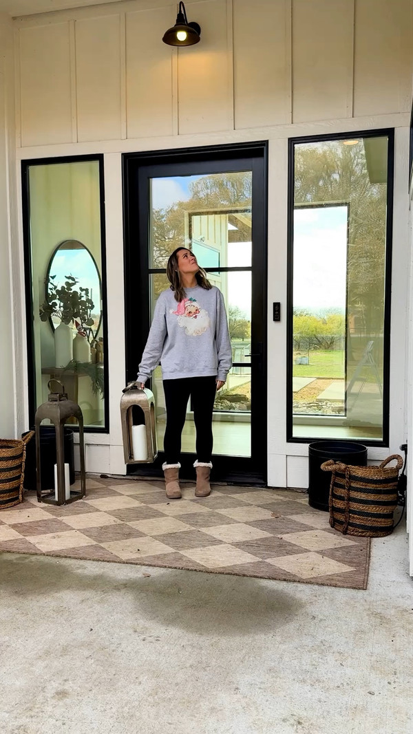 Transform your front porch into a festive holiday welcome!