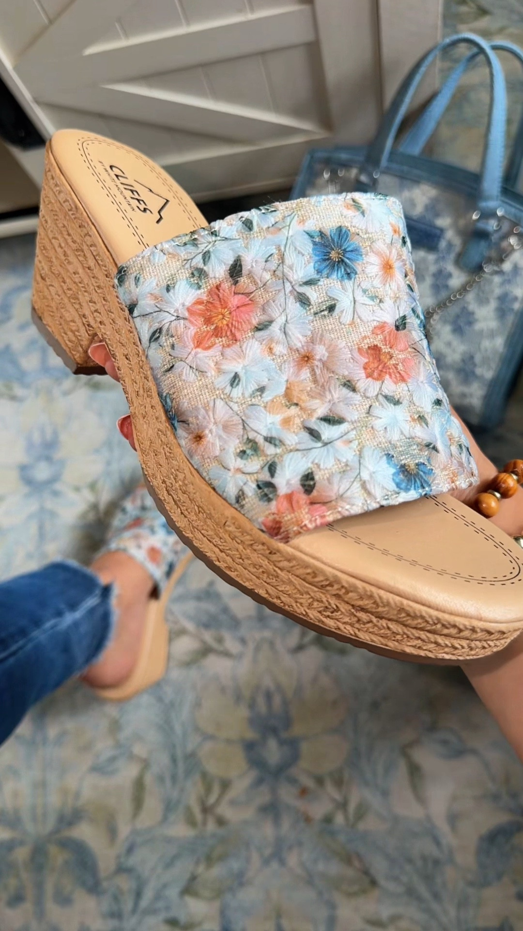 Cutest wedge sandals 🌺 #sandals #wedgesandals

#LTKootd #LTKSeasonal