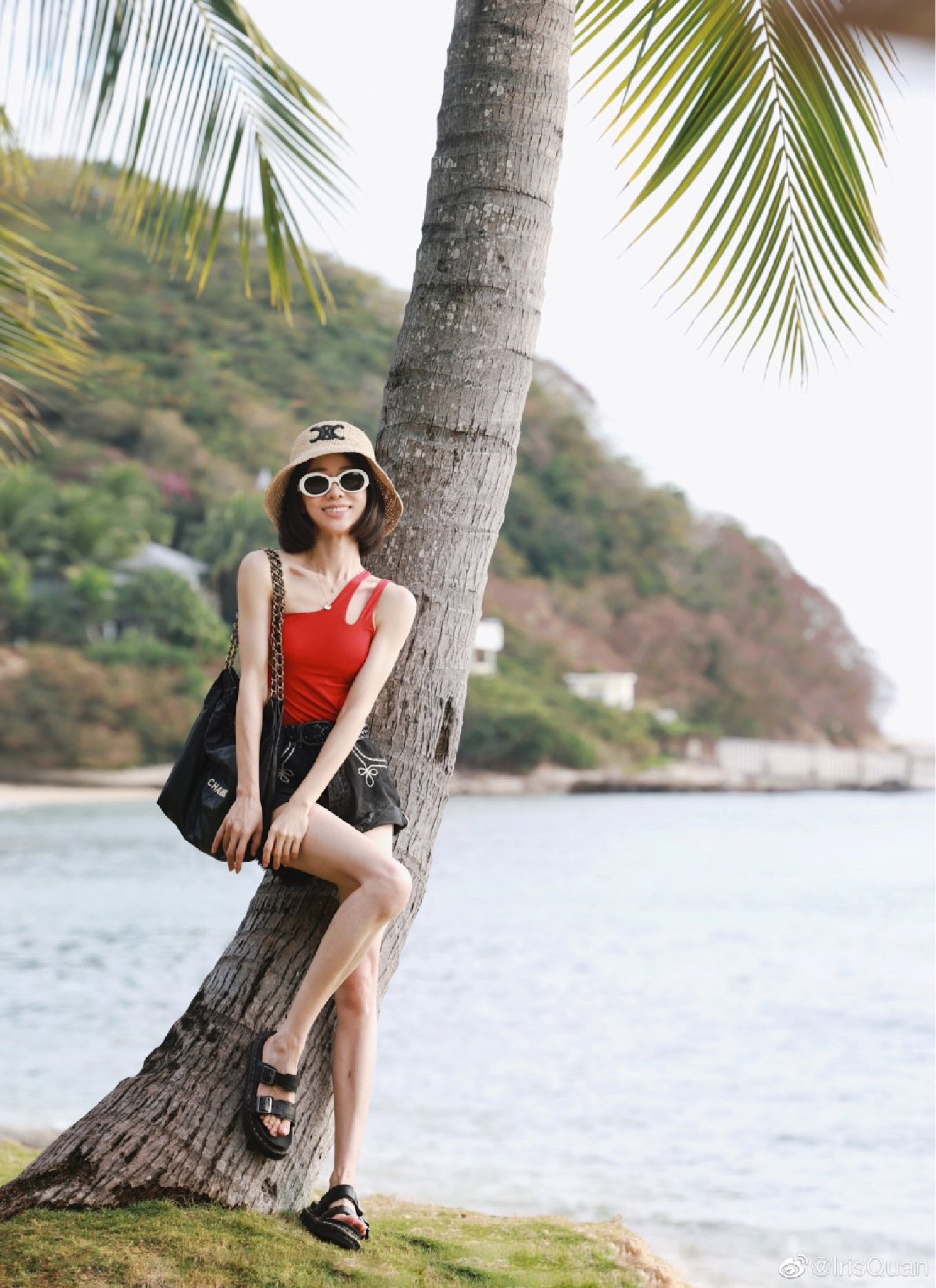 碧海椰林🏝在珊瑚湾实现泳衣自由

#Iris_OOTD##三亚旅行#  #LTKchina#LTKasia

#LTKstyletip #LTKfit #LTKtravel