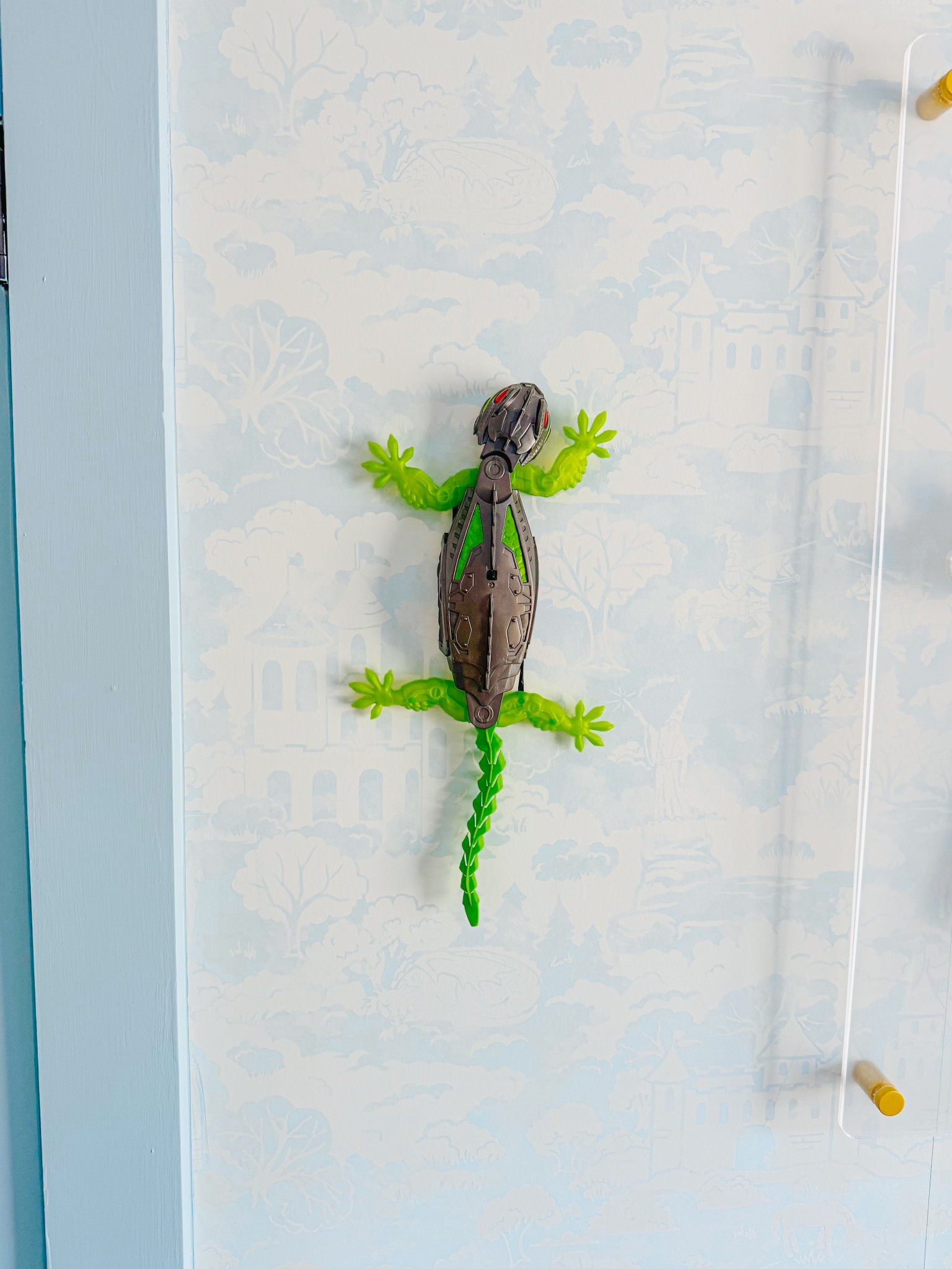 Wall climbing lizard! 

#LTKFamily #LTKKids #LTKSeasonal