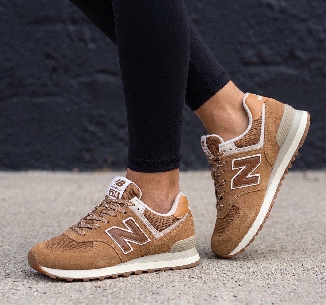 These New Balance 574s are the kind of sneakers that make every outfit look effortlessly put together 🤎. They run true to size, are incredibly comfortable, and the neutral color goes with everything from leggings to denim.