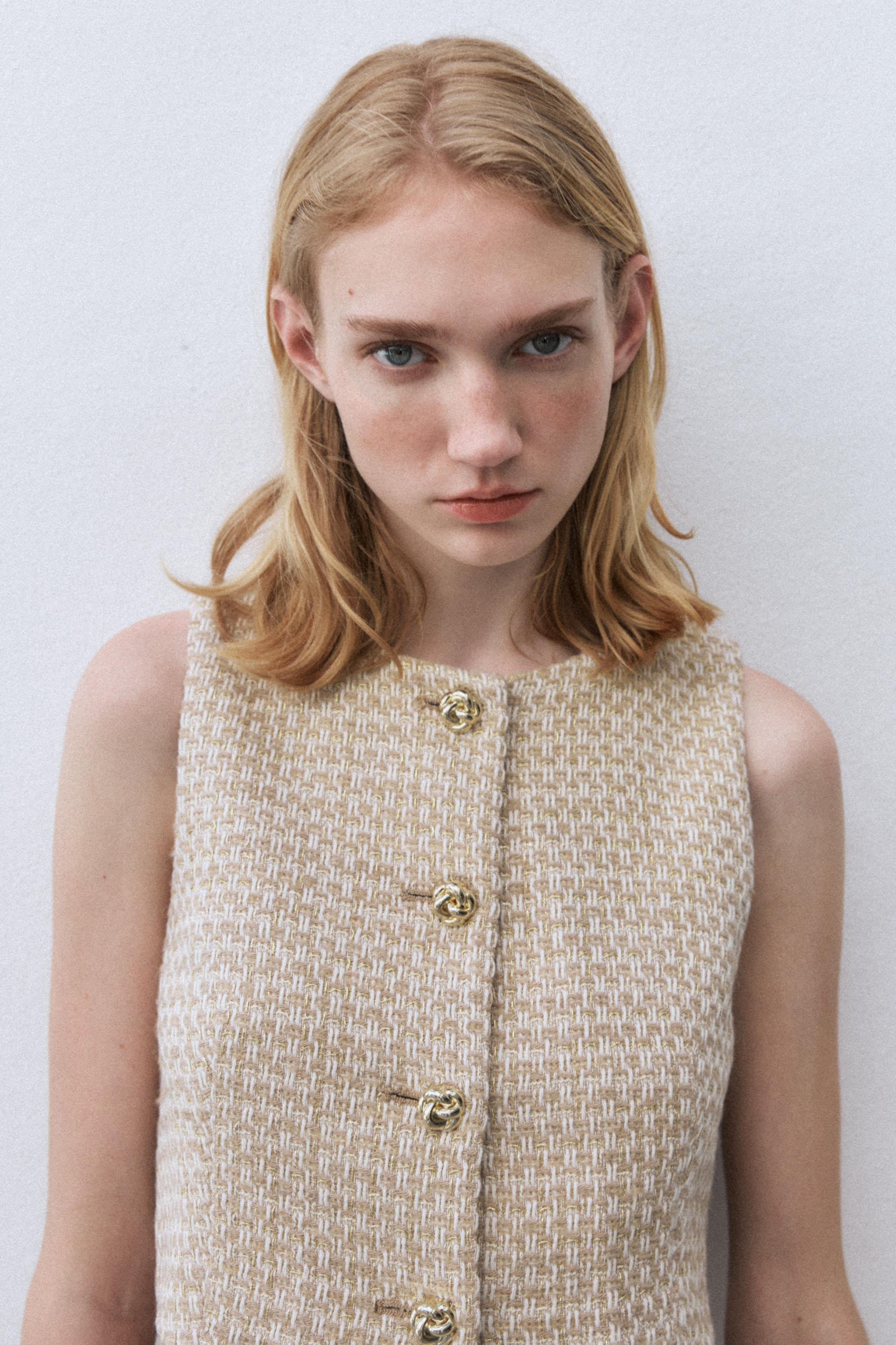 Sleeveless vest with a round neckline. Metallic knit fabric. Embossed gold-tone button front clos... | Zara US