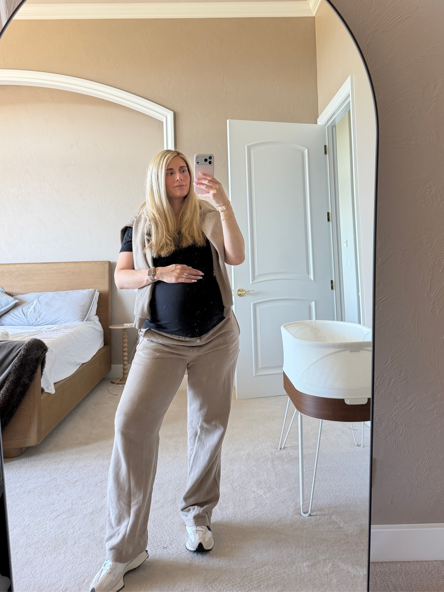 38 weeks pregnant ootd. My Alo set is 30% off. 

#LTKmomlife #LTKootd #LTKBump