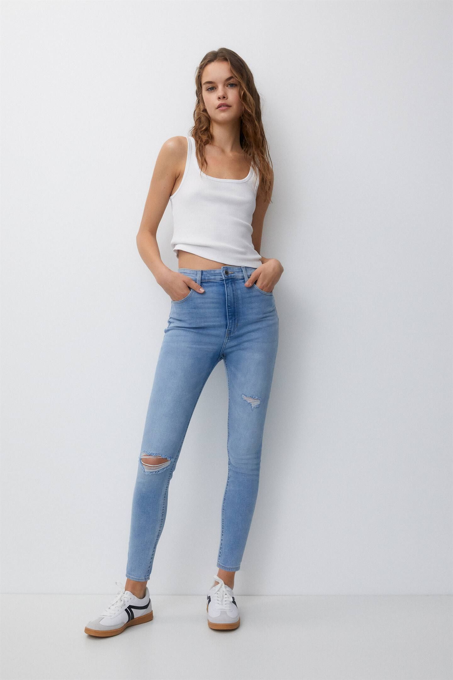 Skinny-Jeans mit hohem Bund | PULL and BEAR DE