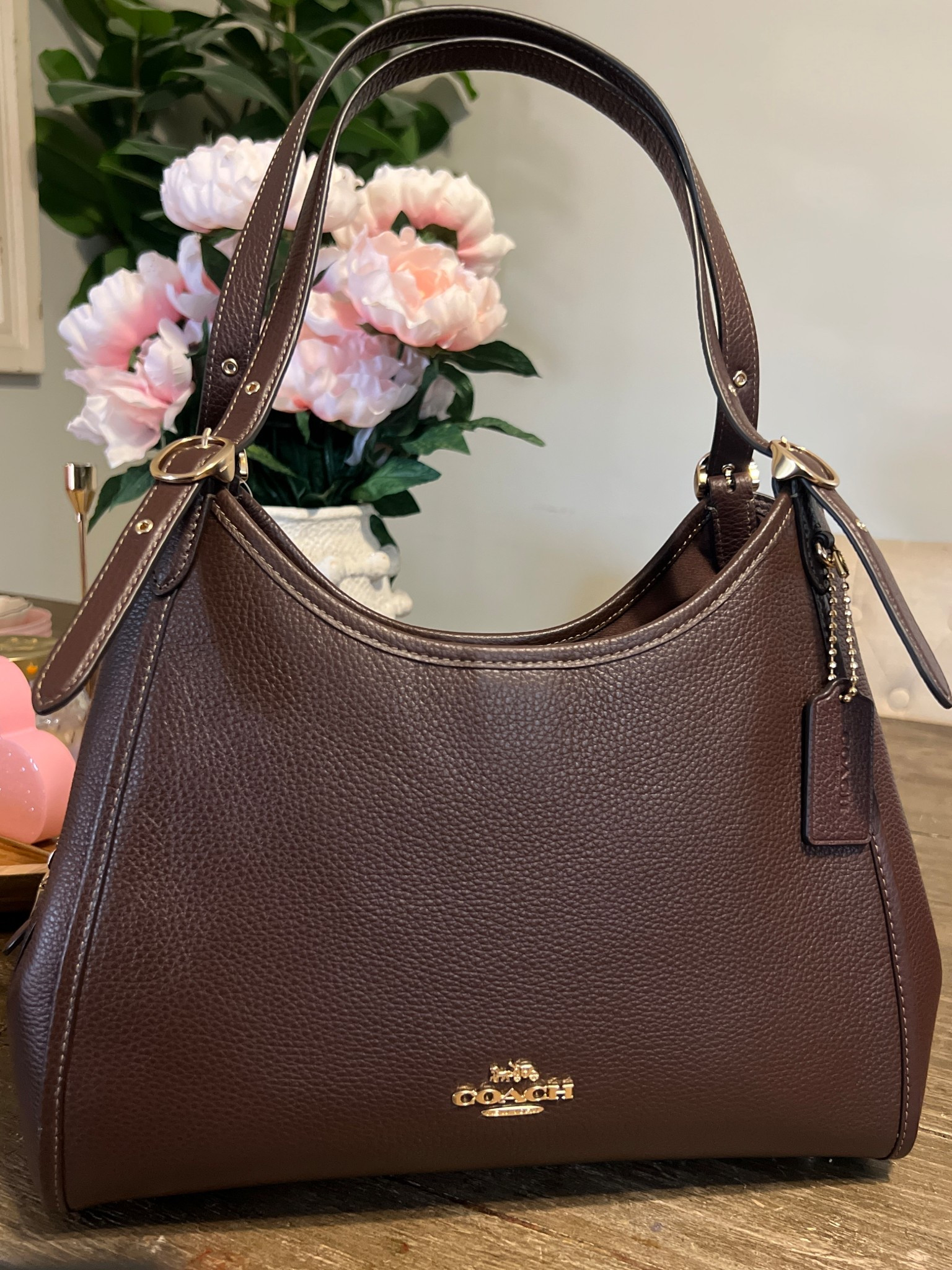 Coach Erin shoulder bag in maple! Loving this deep brown it’s perfect year round & for fall!

Coach purses, coach bag, ltk fashion, ltk purse, coach bag 

#LTKootd #LTKmomlife #LTKvlog