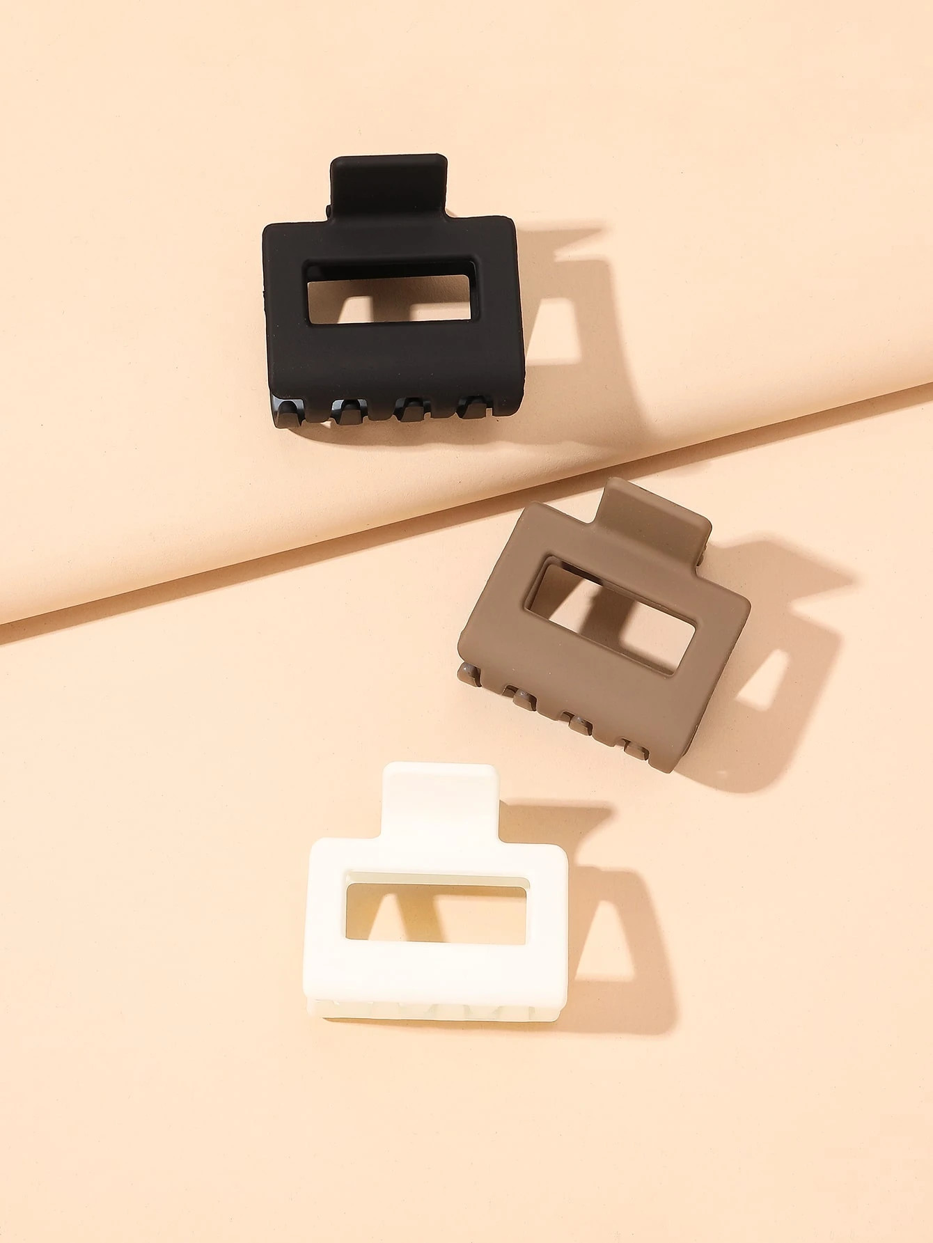 3pcs Geometric Hair Claw  SKU: sc2109161971150597(1000+ Reviews)$2.00$1.90Join for an Exclusive 5... | SHEIN