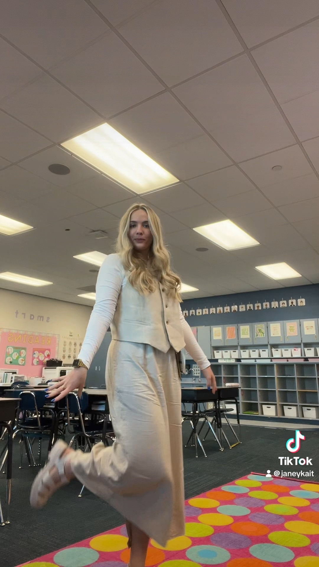 Looooving this linen set for spring!

#LTKSeasonal #LTKmidsize #LTKworkwear