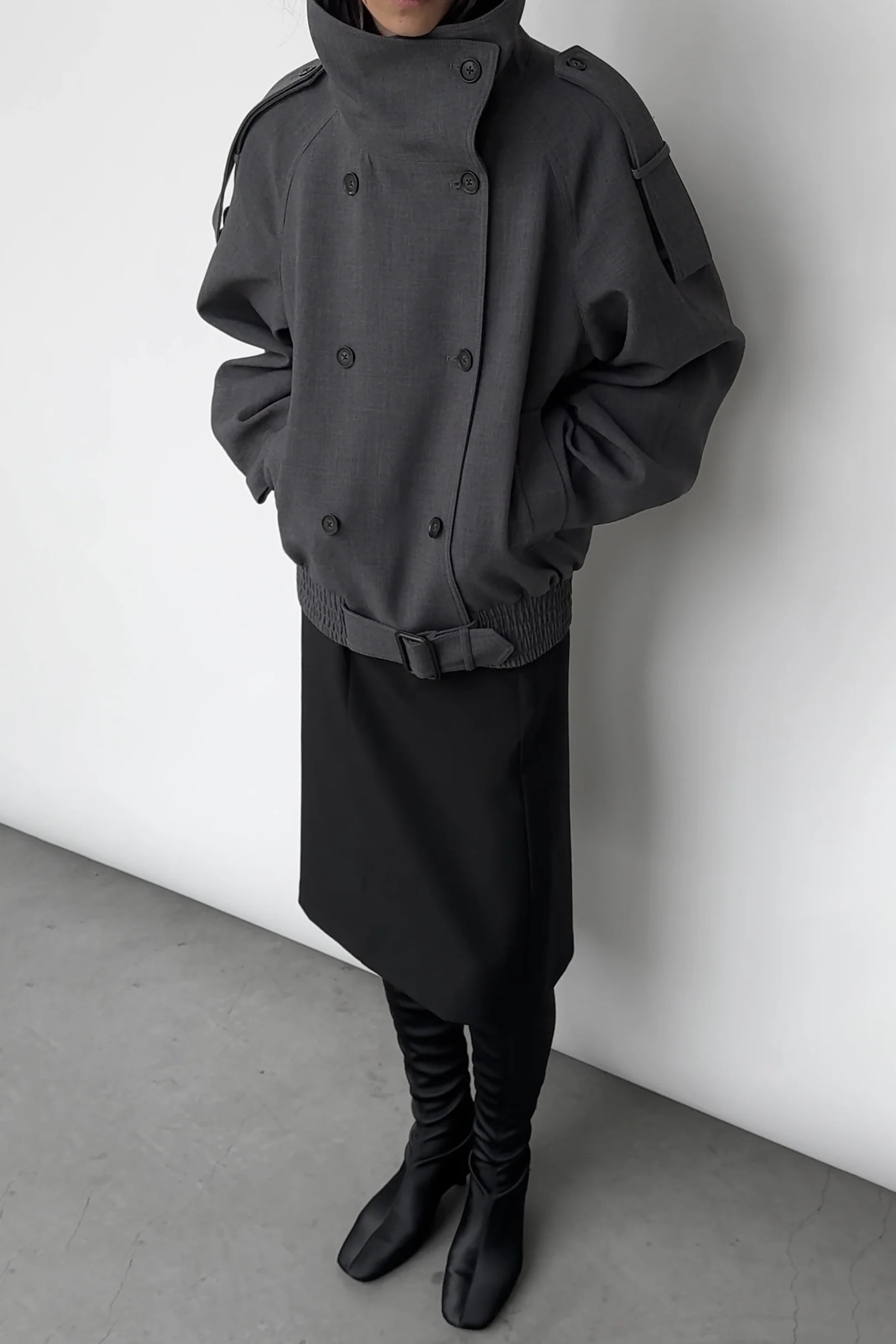 SHORT DOUBLE-BREASTED FUNNEL NECK TRENCH COAT | OAK + FORT